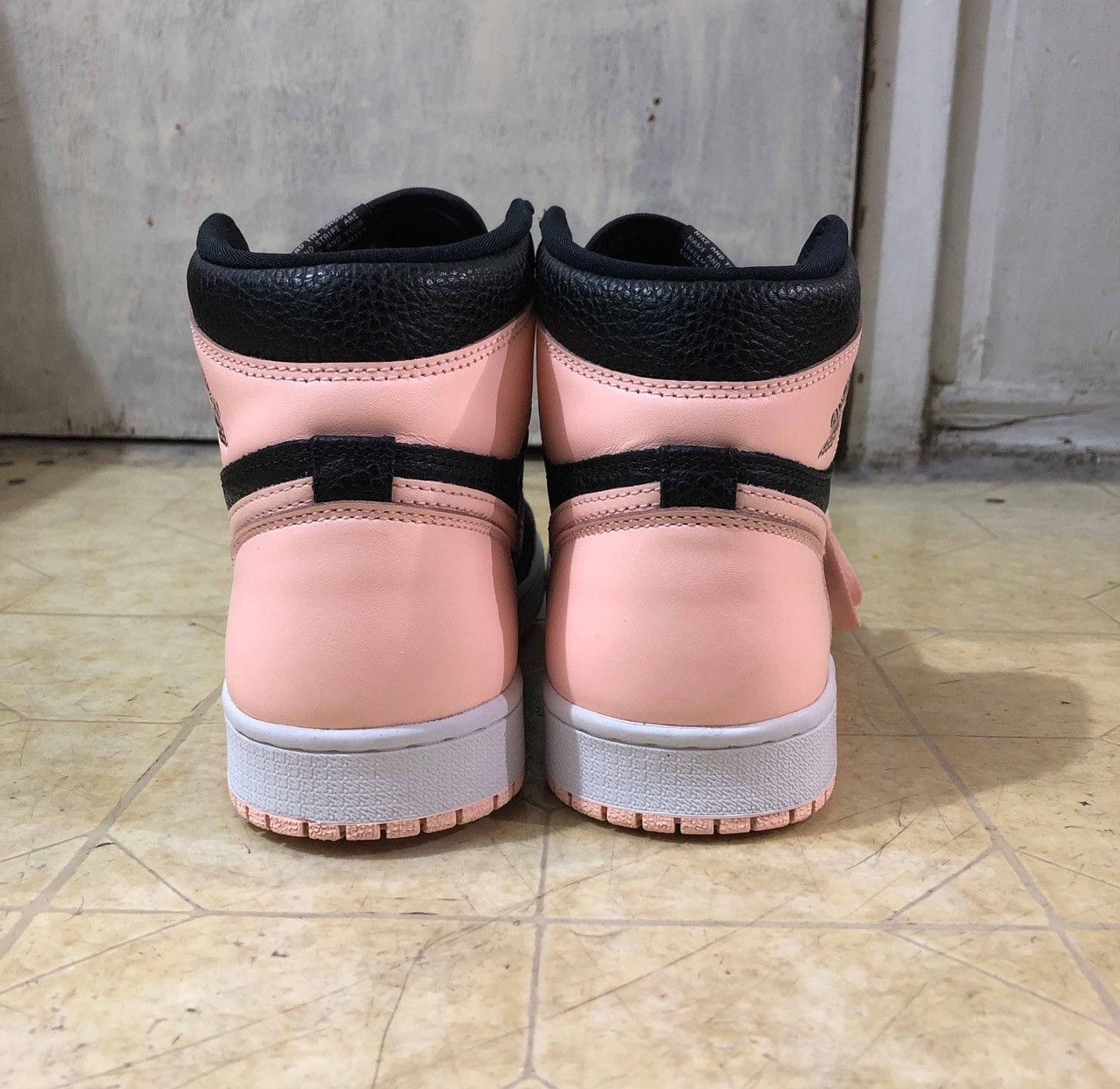 Nike Air Jordan 1 Retro High OG ‘Crimson Tint’ Size US 9 / EU 42 - 4 Thumbnail
