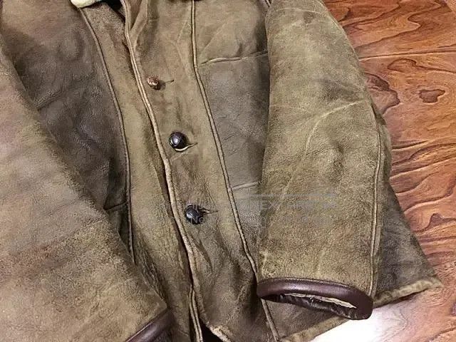 Other Fur is integrated into the leather coat Size US XL / EU 56 / 4 - 4 Thumbnail