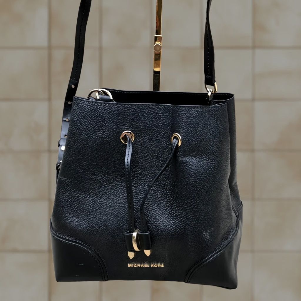 Michael Kors MICHAEL KORS Mercer Bucket Purse Women's Crossbody Bag Leather Drawstring Black Bag Crossbody Womens Medium Leather Black Mercer Bucket Purse Mens? Size ONE SIZE - 1 Thumbnail