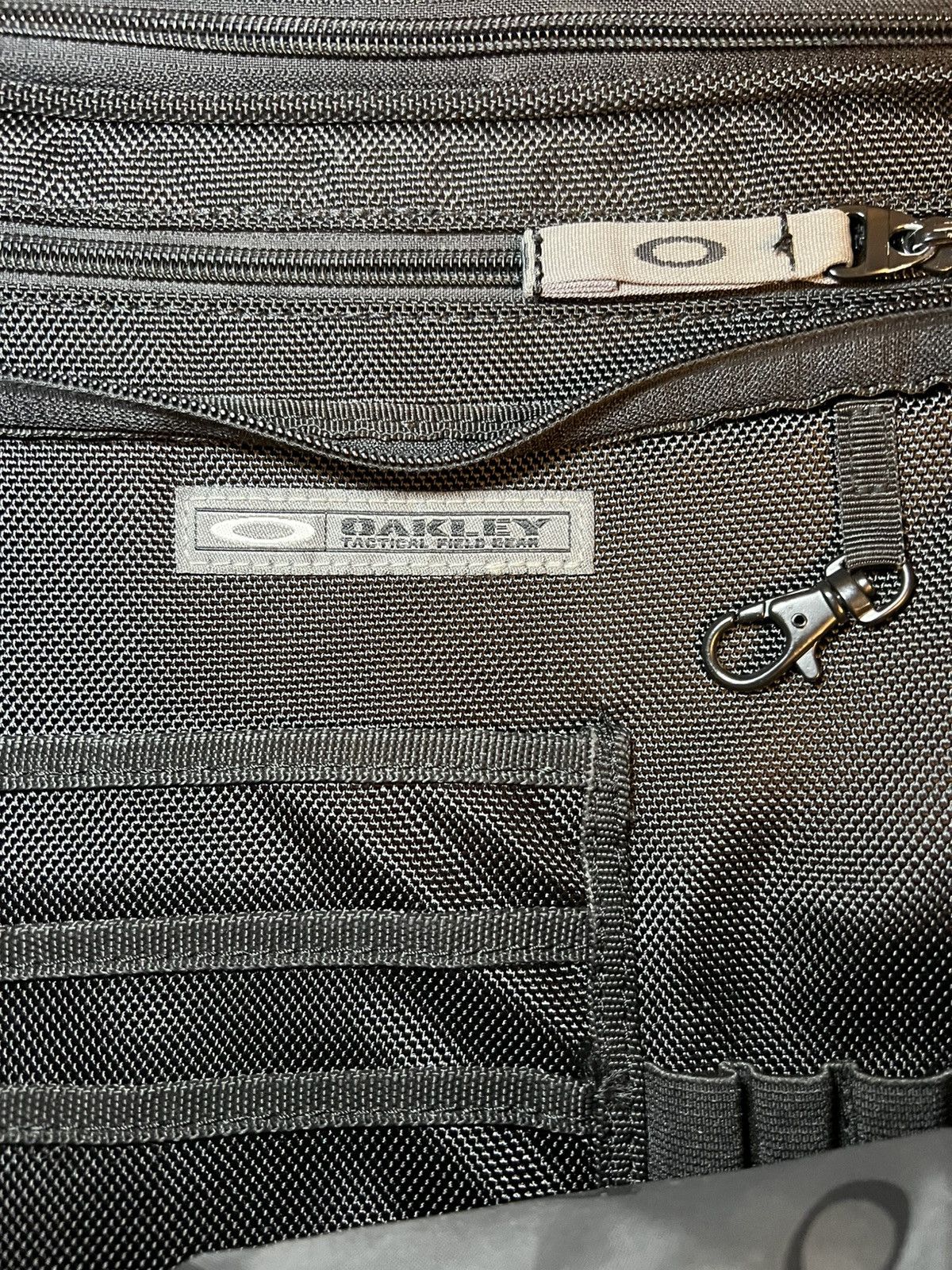 Oakley Vintage Oakley tactical heavy duty crossbody utility bag Size ONE SIZE - 17 Thumbnail