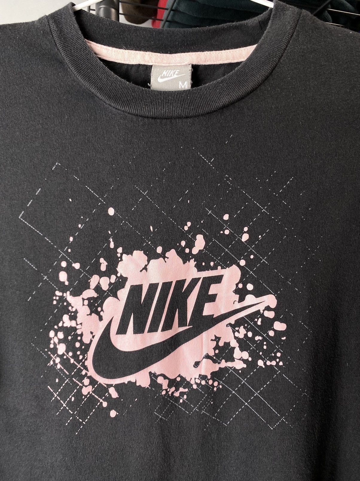 Nike Y2K 90’s Vintage Nike Tee Shirt Pink Print Size US M / EU 48-50 / 2 - 3 Thumbnail