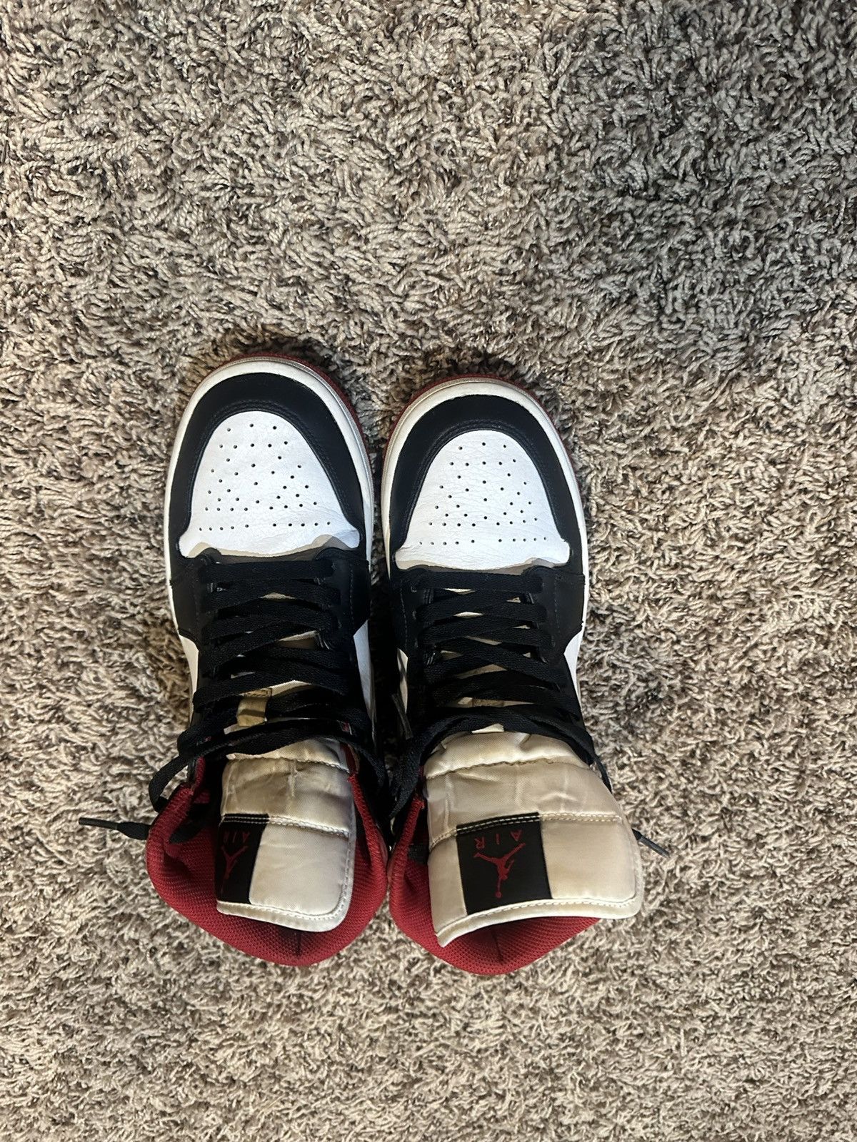 Jordan Brand Air Jordan 1 Mid “Chicago Black Toe” Size US 9 / EU 42 - 3 Thumbnail