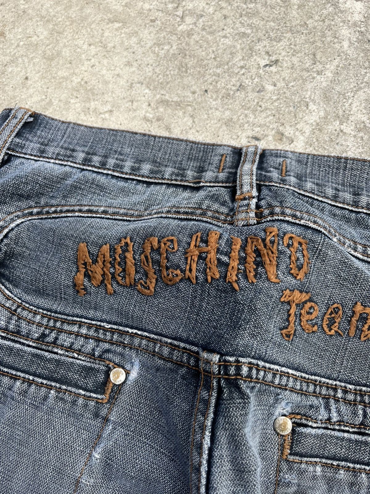 Japanese Brand × Moschino Moschino Vintage Big Logo Faded Distressed Denim Jeans Y2K Size US 30 / EU 46 - 3 Thumbnail