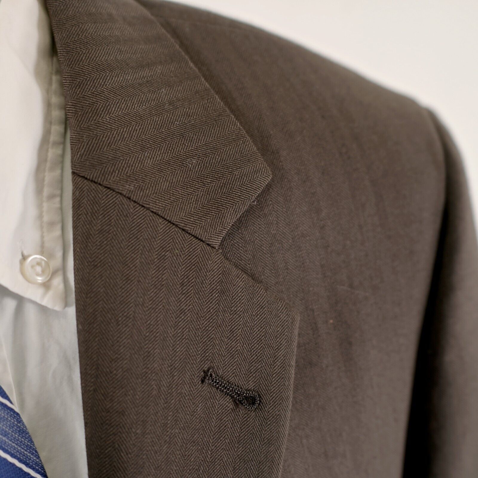 Jos. A. Bank Jos A Bank Signature Wool Herringbone 2 Button Blazer 38R Br Size 38R - 2 Thumbnail