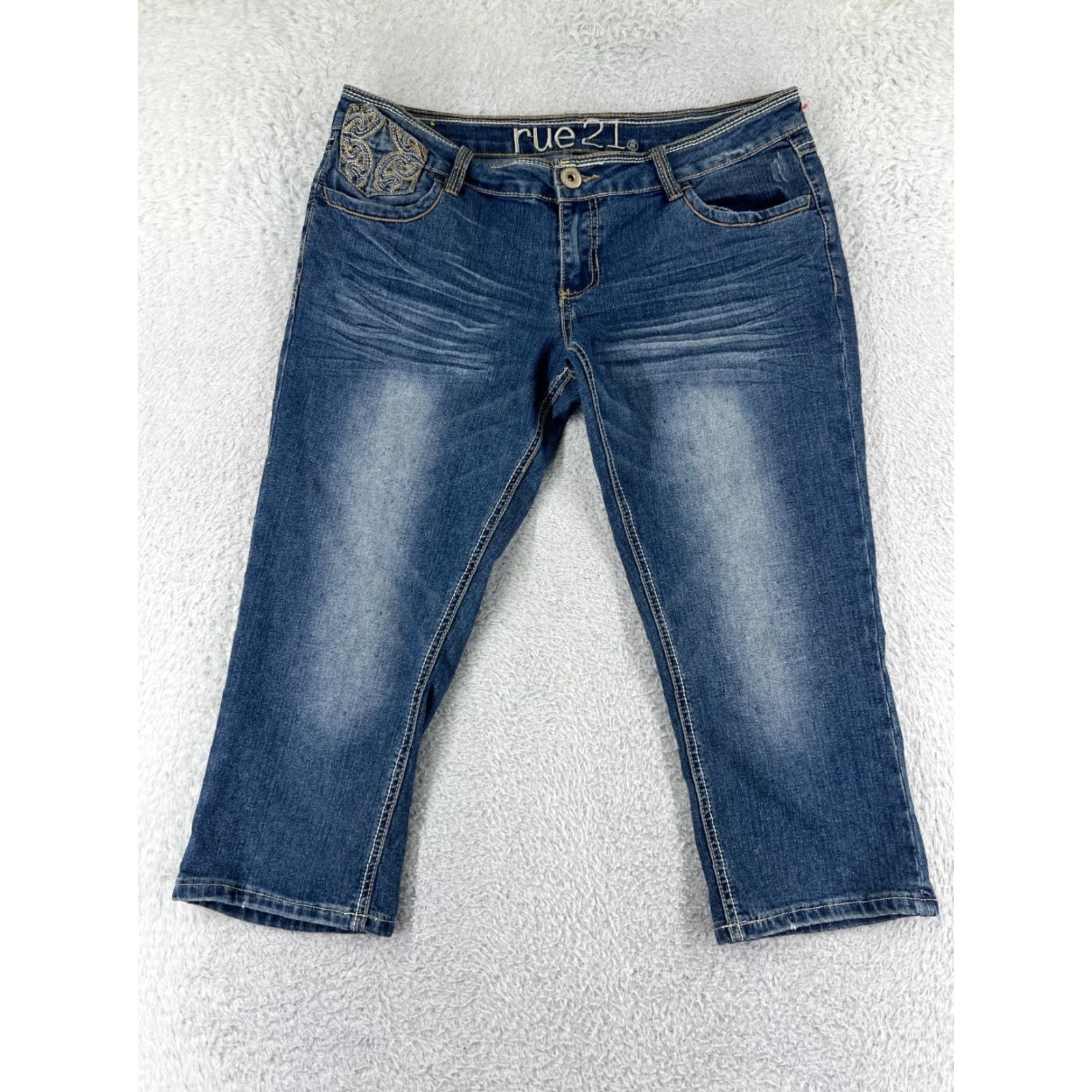 Vintage Rue21 Women's Capri Jeans Size 11 Blue Denim Embroidered Studded Cotton Blend Size 32" / US 10 / IT 46 - 2 Thumbnail