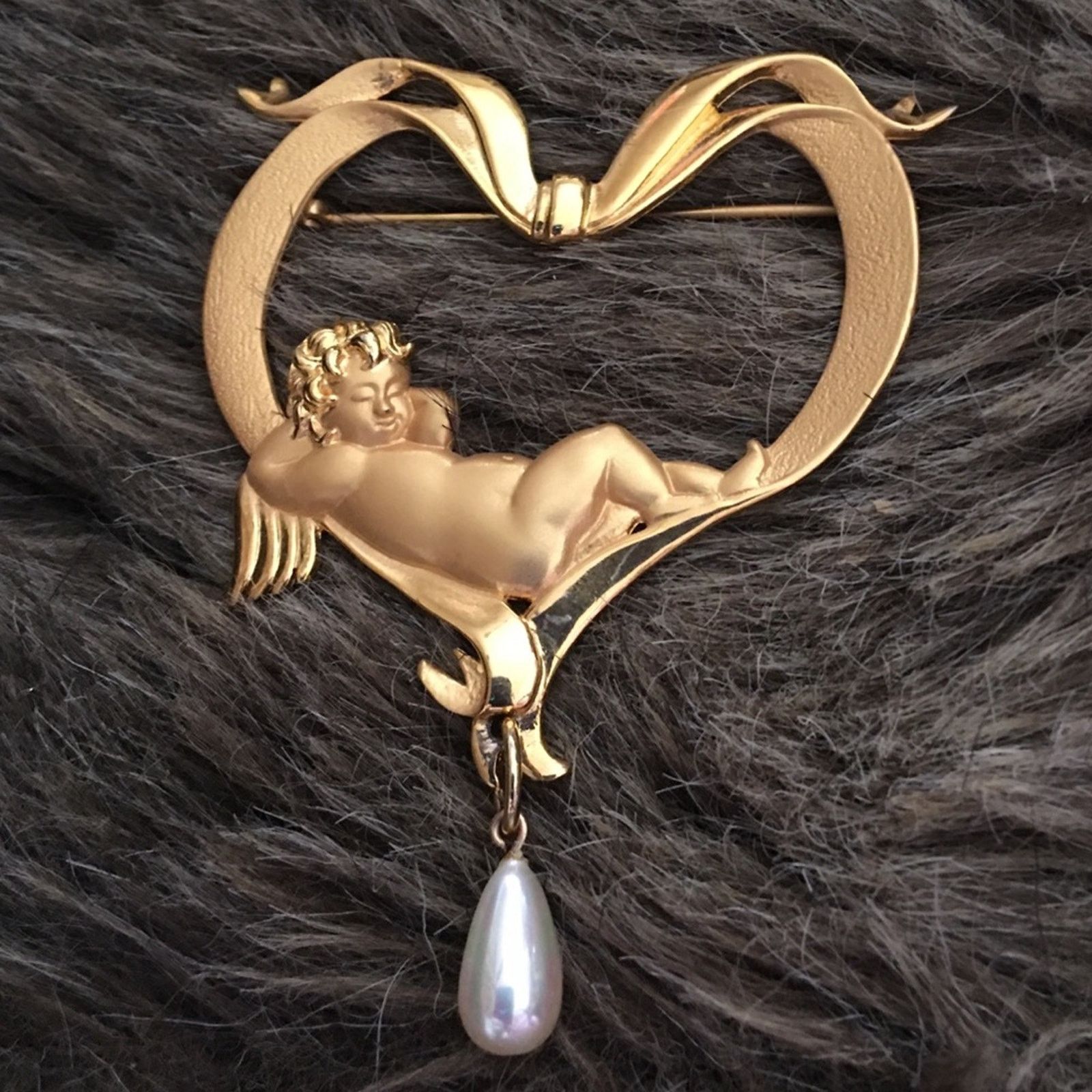 Vintage Vintage Jonette gold tone cherub brooch pin Size ONE SIZE - 1 Thumbnail