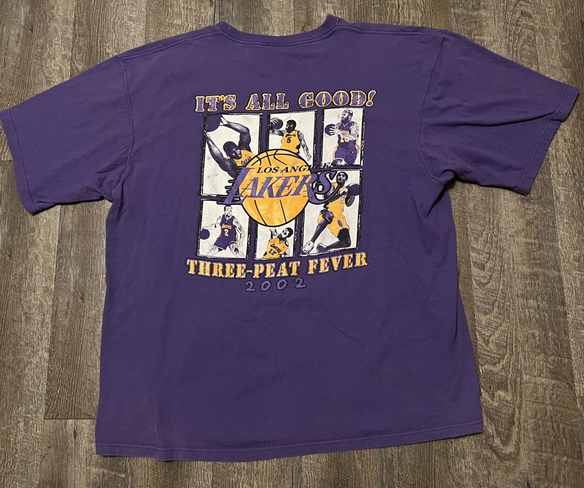 NBA × Vintage Vintage Lakers 3 Peat NBA Champions Kobe Shaq Shirt size 2XL Size US XXL / EU 58 / 5 - 1 Thumbnail