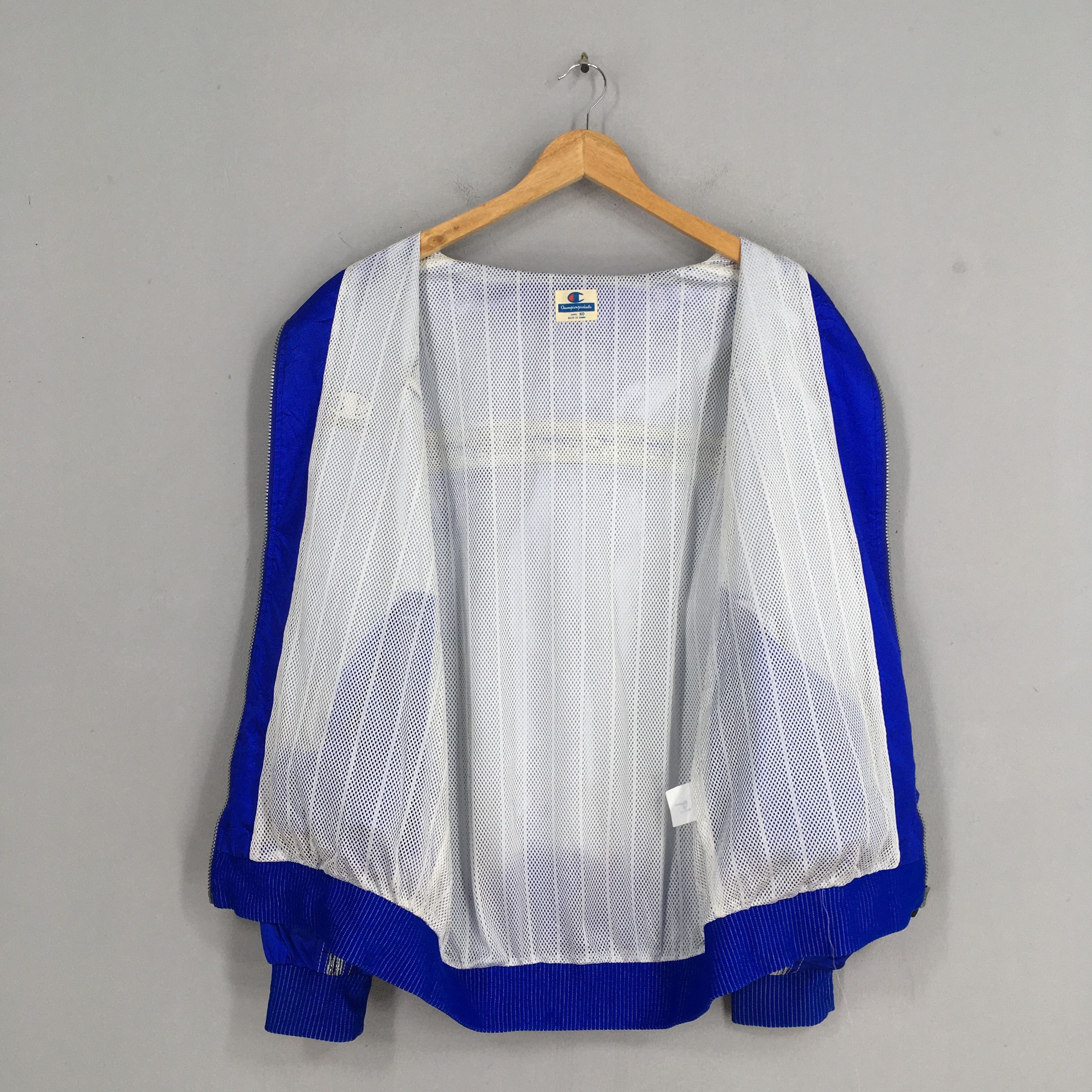 Champion Vintage 90s Champion Light Jacket Blue Windbreaker XLarge Size US XL / EU 56 / 4 - 9 Thumbnail