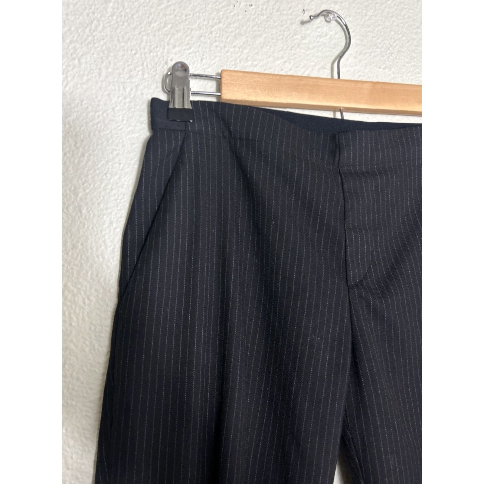 Uniqlo Uniqlo Pants Dress Pants Womens Small Black Pinstripe Polyester Elastane Viscose 26x27 Ladies Size 28" / US 6 / IT 42 - 4 Thumbnail