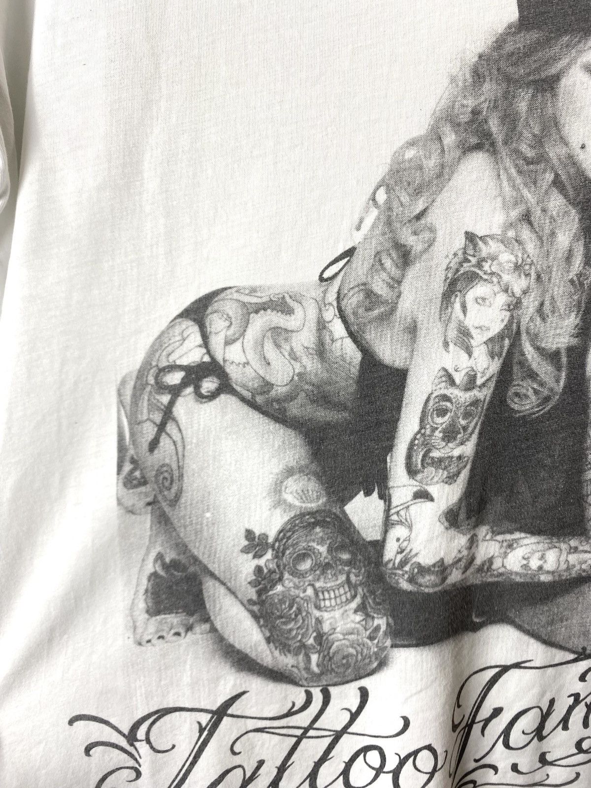 Japanese Brand × Vintage Vintage Naked Sexy Girls Tattoo Family T Shirt Pin Up Size US M / EU 48-50 / 2 - 3 Thumbnail