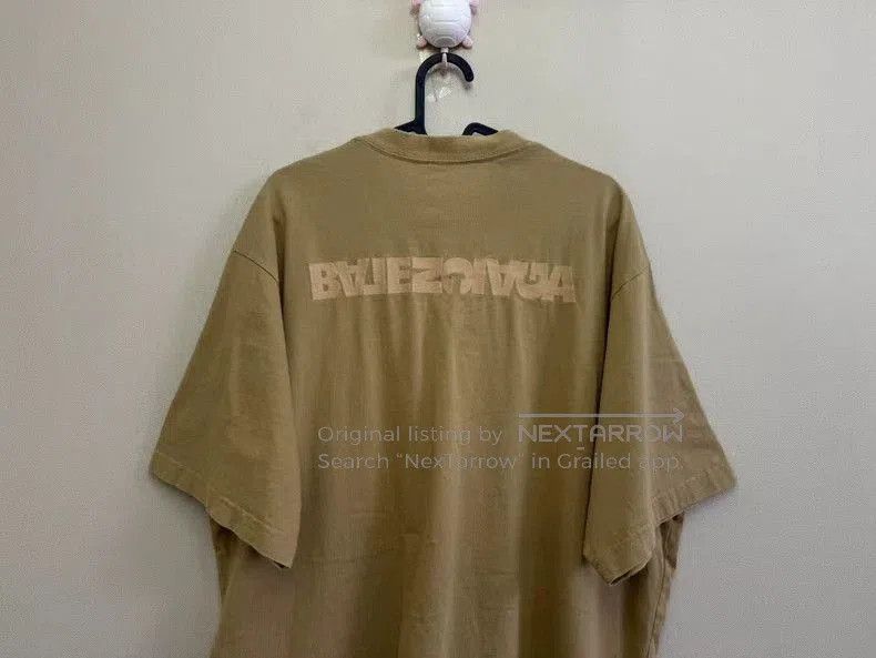 Balenciaga Balenciaga Brown Reversed Logo Short Sleeve. Size US S / EU 44-46 / 1 - 5 Thumbnail