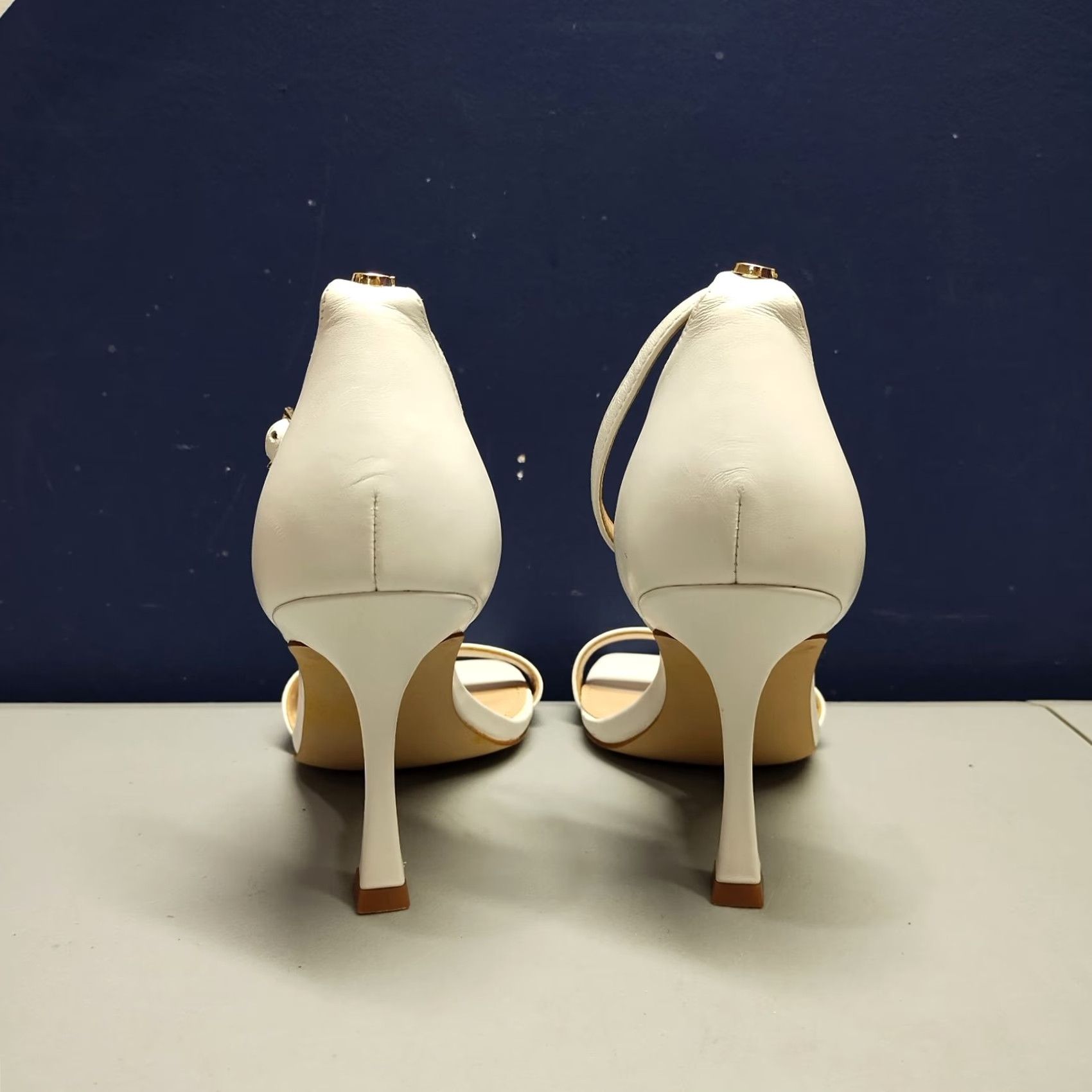 Guess GUESS Womens Size 7.5 White Leather Kitten Heels Open Toe Ankle Strap Pump Size US 8 / IT 38 - 3 Thumbnail