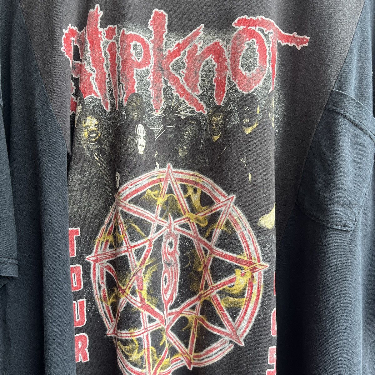 Slipknot VINTAGE CUSTOM SLIPKNOT TOUR 2005 FRONT BACK PRINTED TSHIRT Size US XL / EU 56 / 4 - 9 Thumbnail