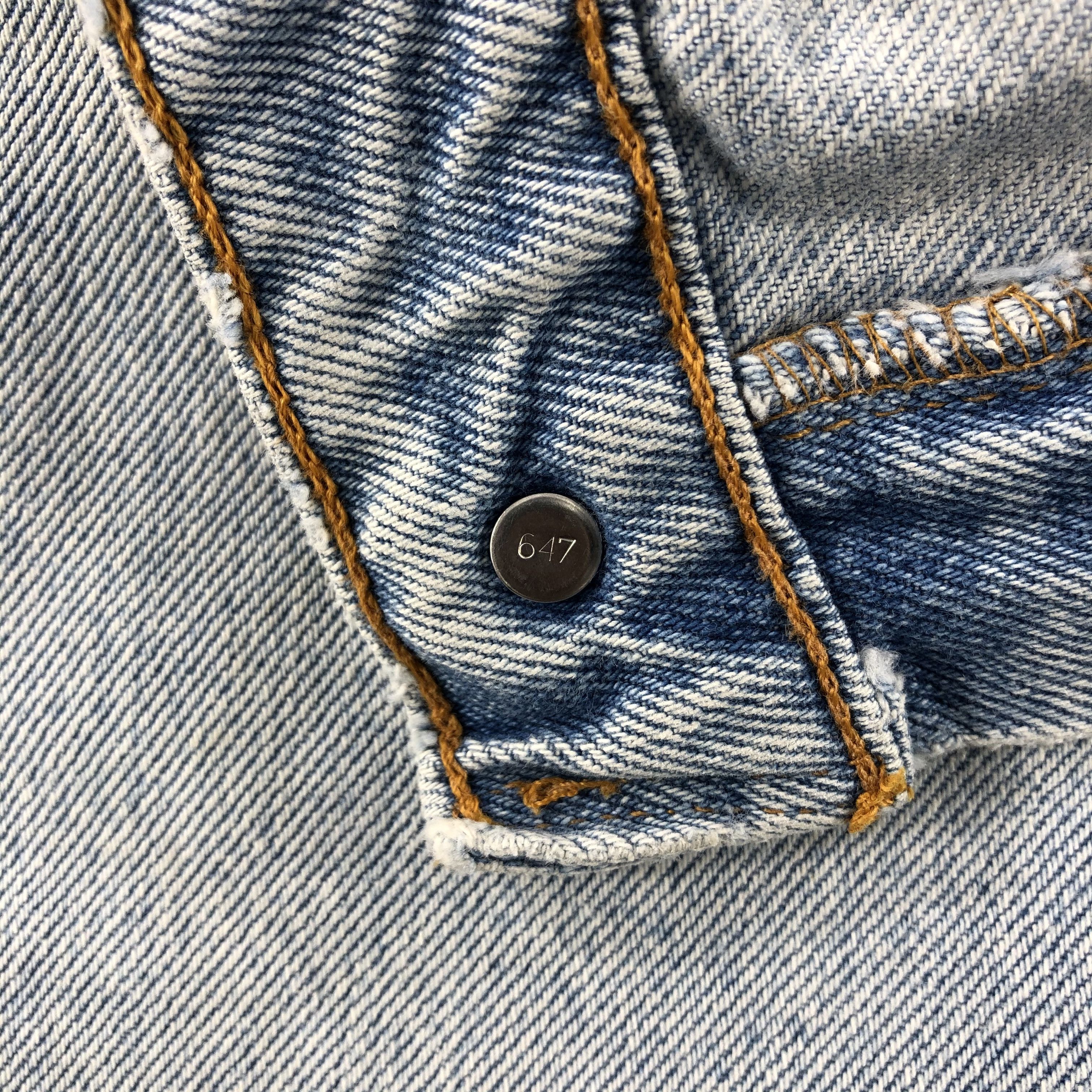 Levi's Vintage 90s Light Wash Levis Jeans- J1301 Size US 33 - 9 Thumbnail
