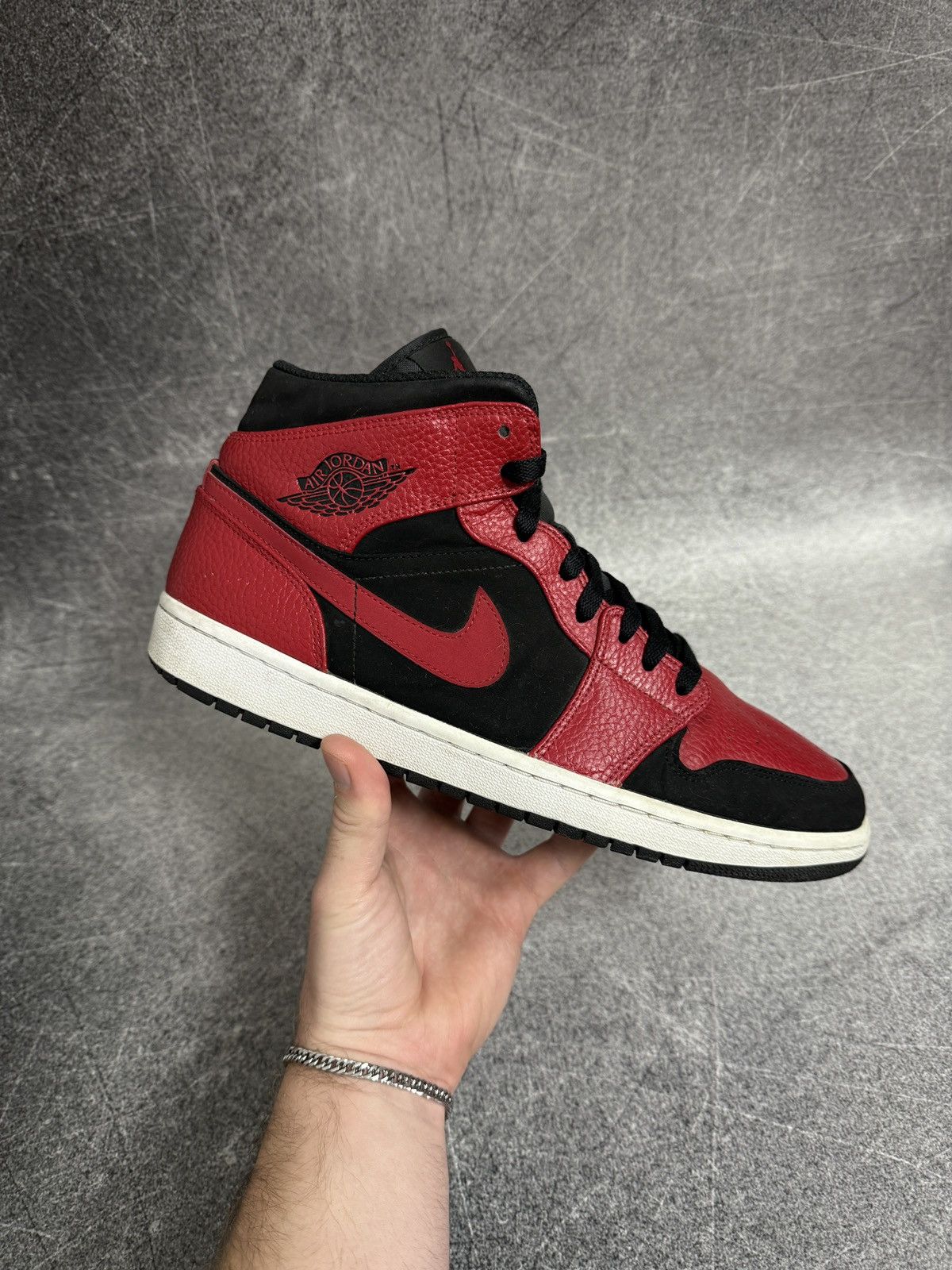 Jordan Brand NIKE AIR JORDAN 1 MID REVERSE BRED 554724-054 Size US 12 / EU 45 - 5 Thumbnail