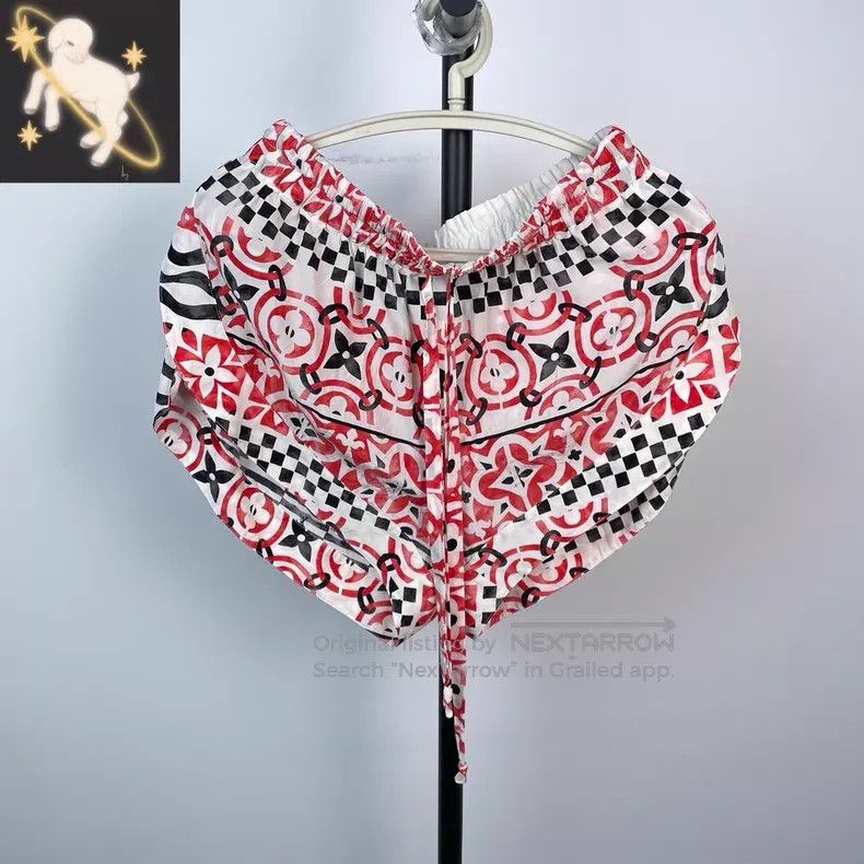 Louis Vuitton Louis Vuitton Red resort logo shorts Size US 36 / EU 52 - 1 Thumbnail