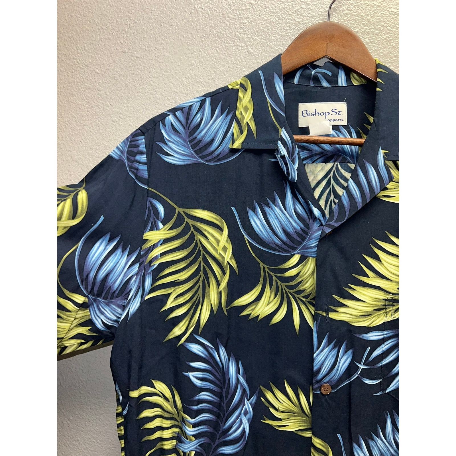 Other Vintage Bishop St. Button Down Shirt Blue Hawaii Floral Tee Size US M / EU 48-50 / 2 - 4 Thumbnail