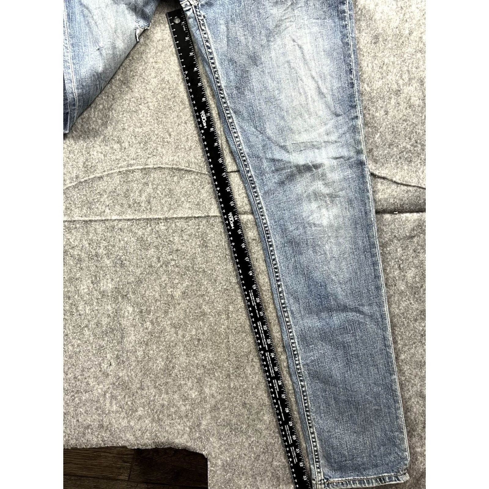 Levi's VINTAGE Levi's 511 Jeans Slim Fit 33x34 Men Denim Distressed 5-Pocket Blue Regular Rise Mid 10-12in Classic City Boots Size US 33 - 4 Thumbnail