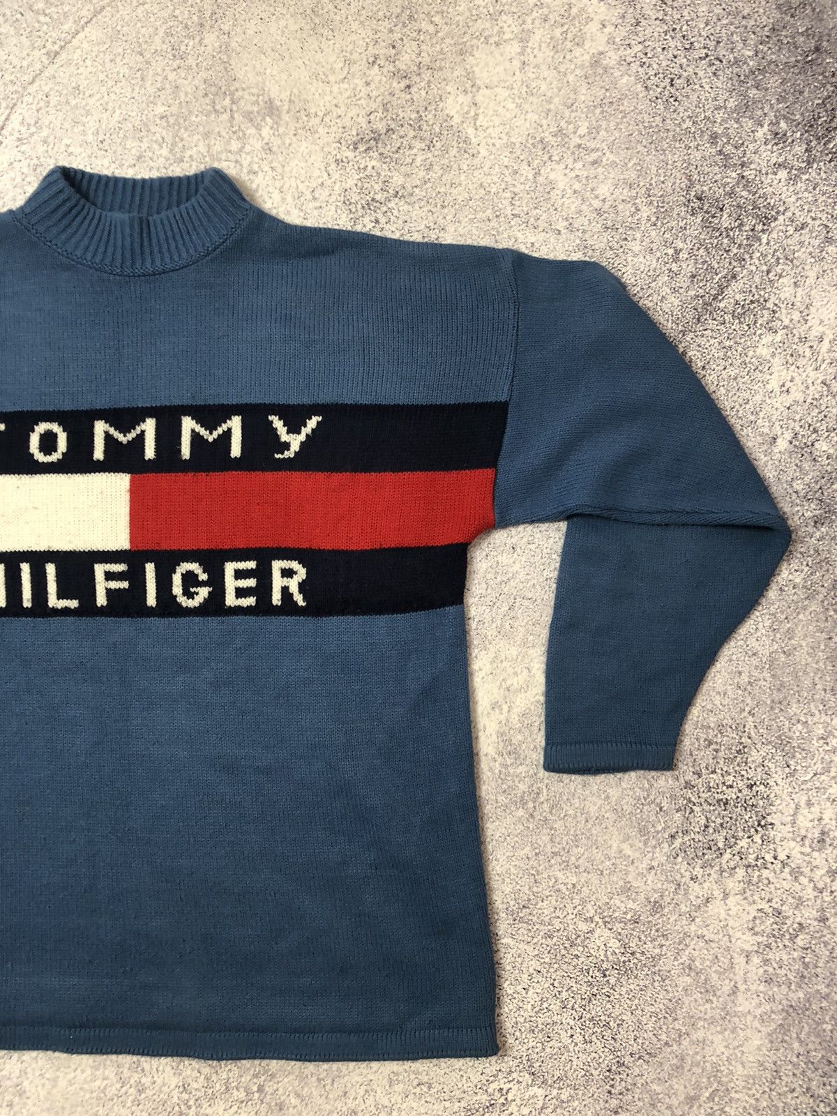 Tommy Hilfiger Men’s vintage sweater Tommy Hilfiger big logo y2k casual Size US L / EU 52-54 / 3 - 2 Thumbnail