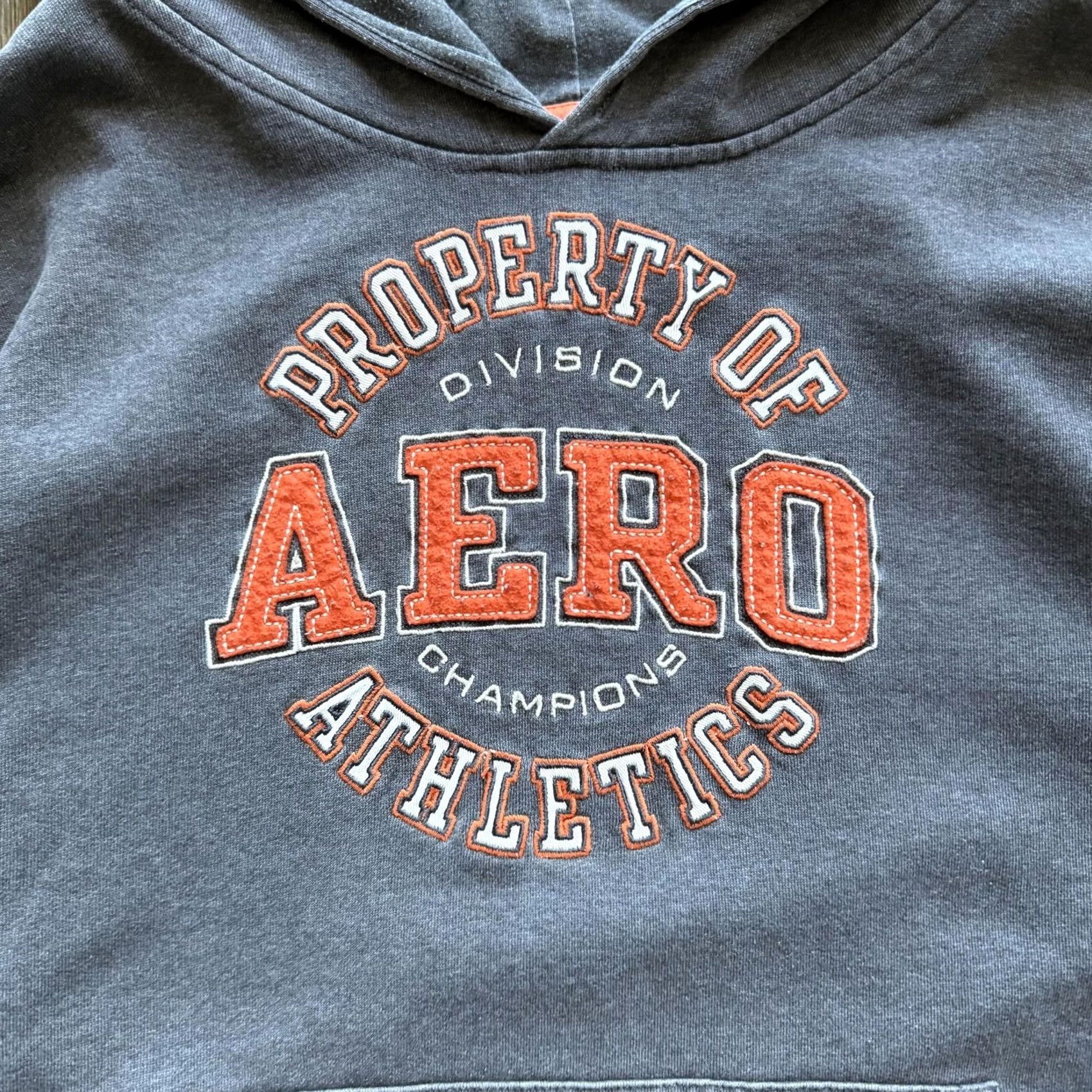 Aeropostale VINTAGE Aeropostale Hoodie Mens XL Gray AERO Athletics Logo Fleece Sweatshirt 2000s Y2K Sports Graphic Print Kangaroo Pocket Size US XL / EU 56 / 4 - 4 Thumbnail
