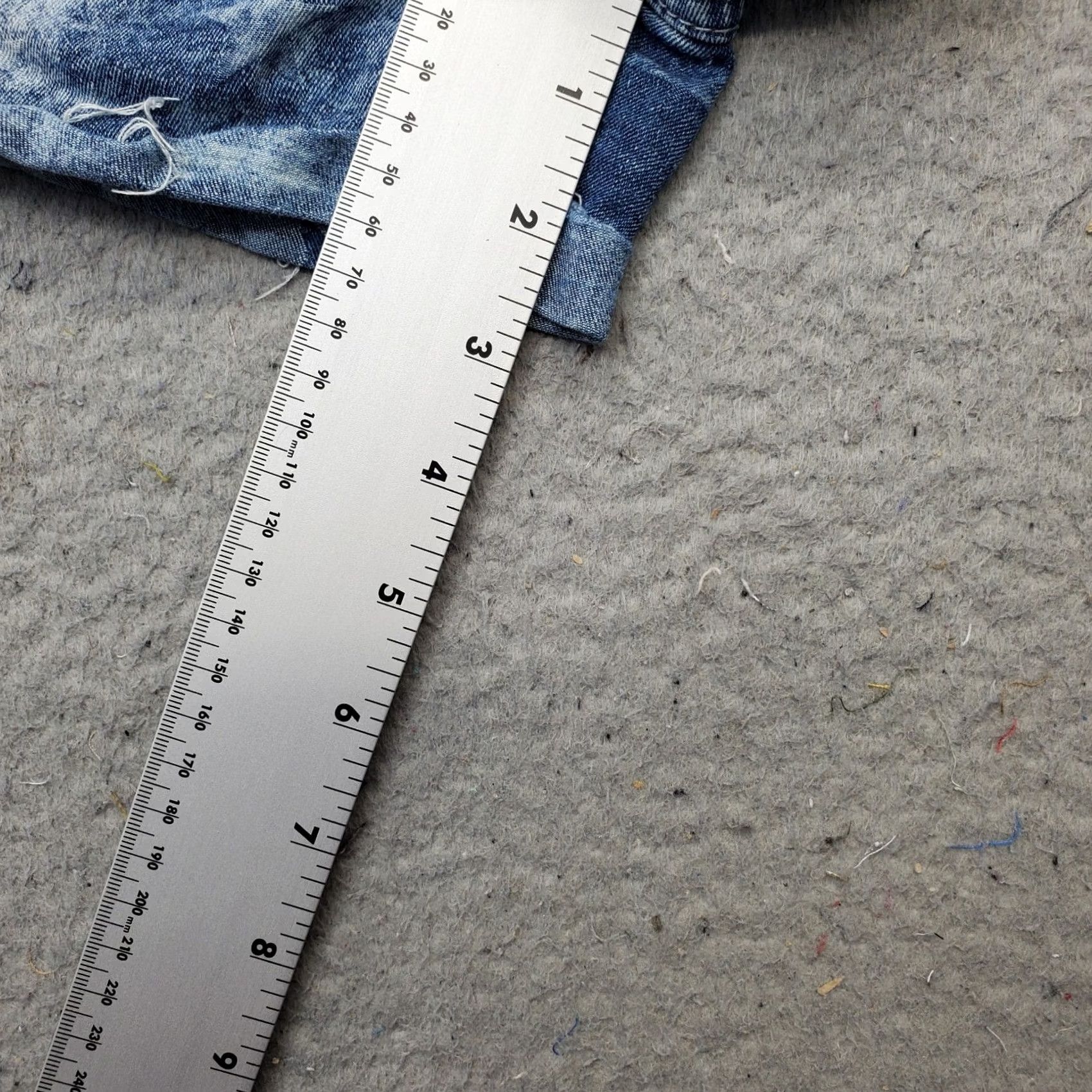 Vintage YMI Jeans Shorts Women Size 11 Denim Distressed Acid Wash 5-Pocket Design - Blue, 2.5" Inseam Size 32" / US 10 / IT 46 - 5 Thumbnail