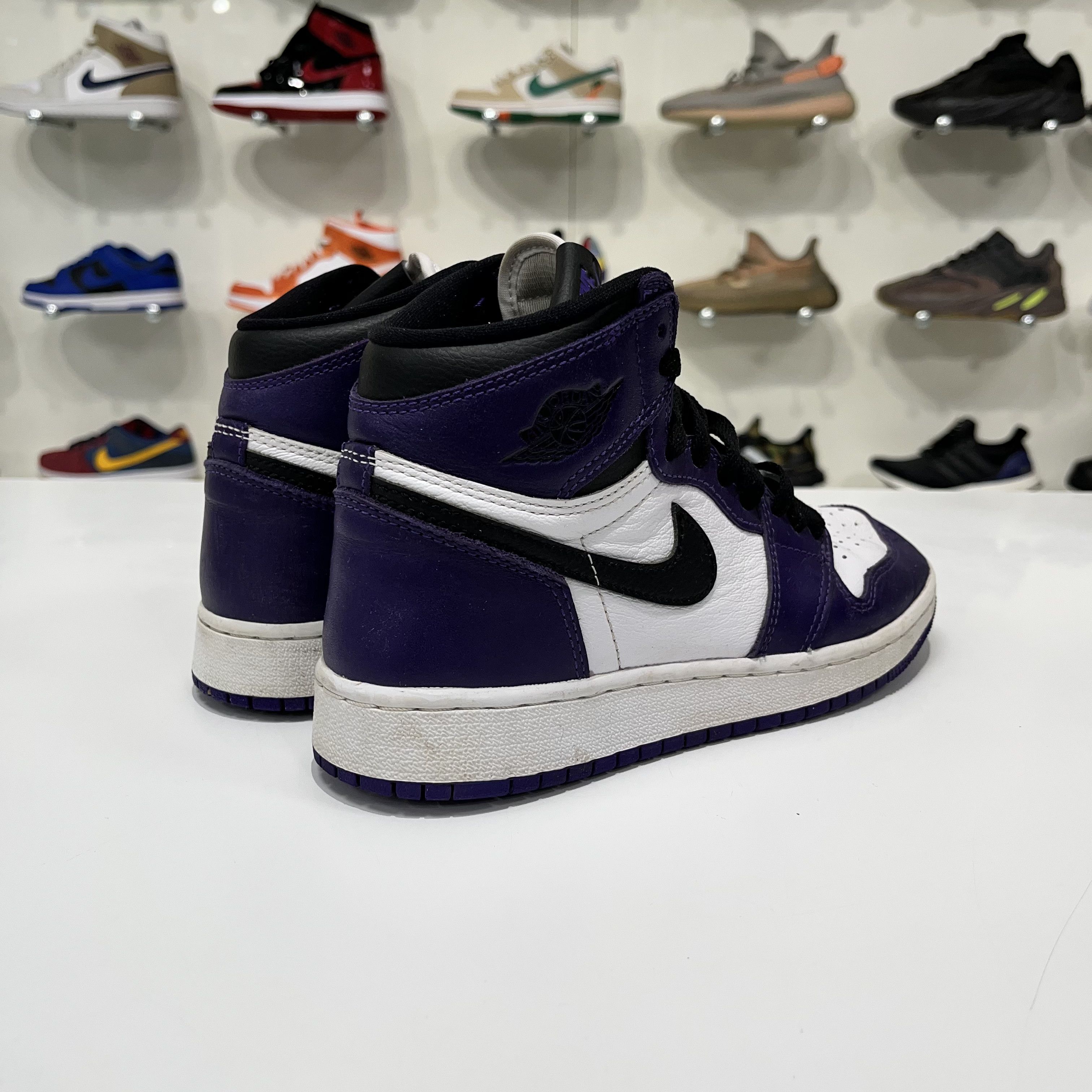 Nike Jordan 1 Retro High Court Purple White (GS) Size US 4 / IT 34 - 6 Thumbnail