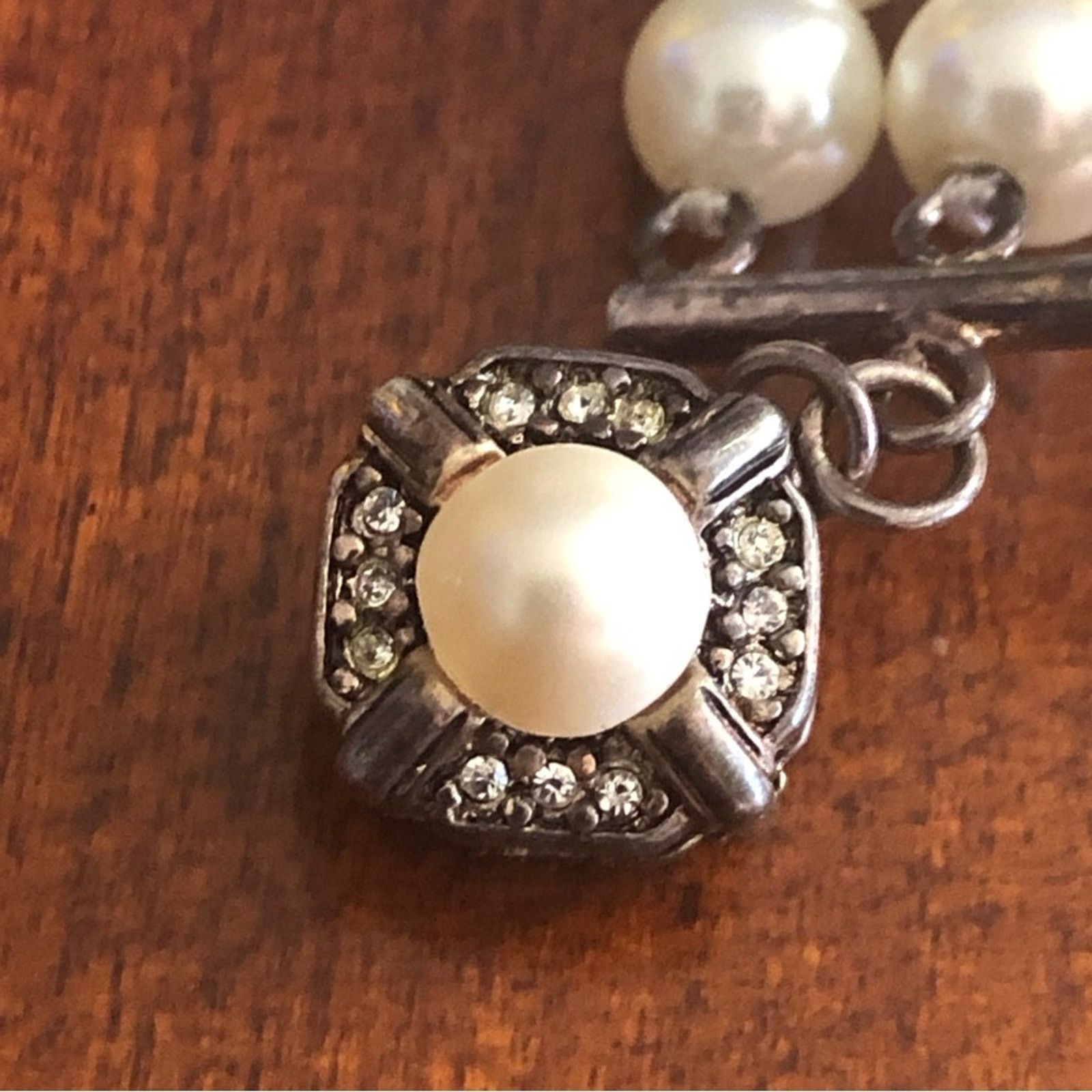 Vintage Vintage Feinberg triple strand white glass pearl necklace Size ONE SIZE - 13 Thumbnail