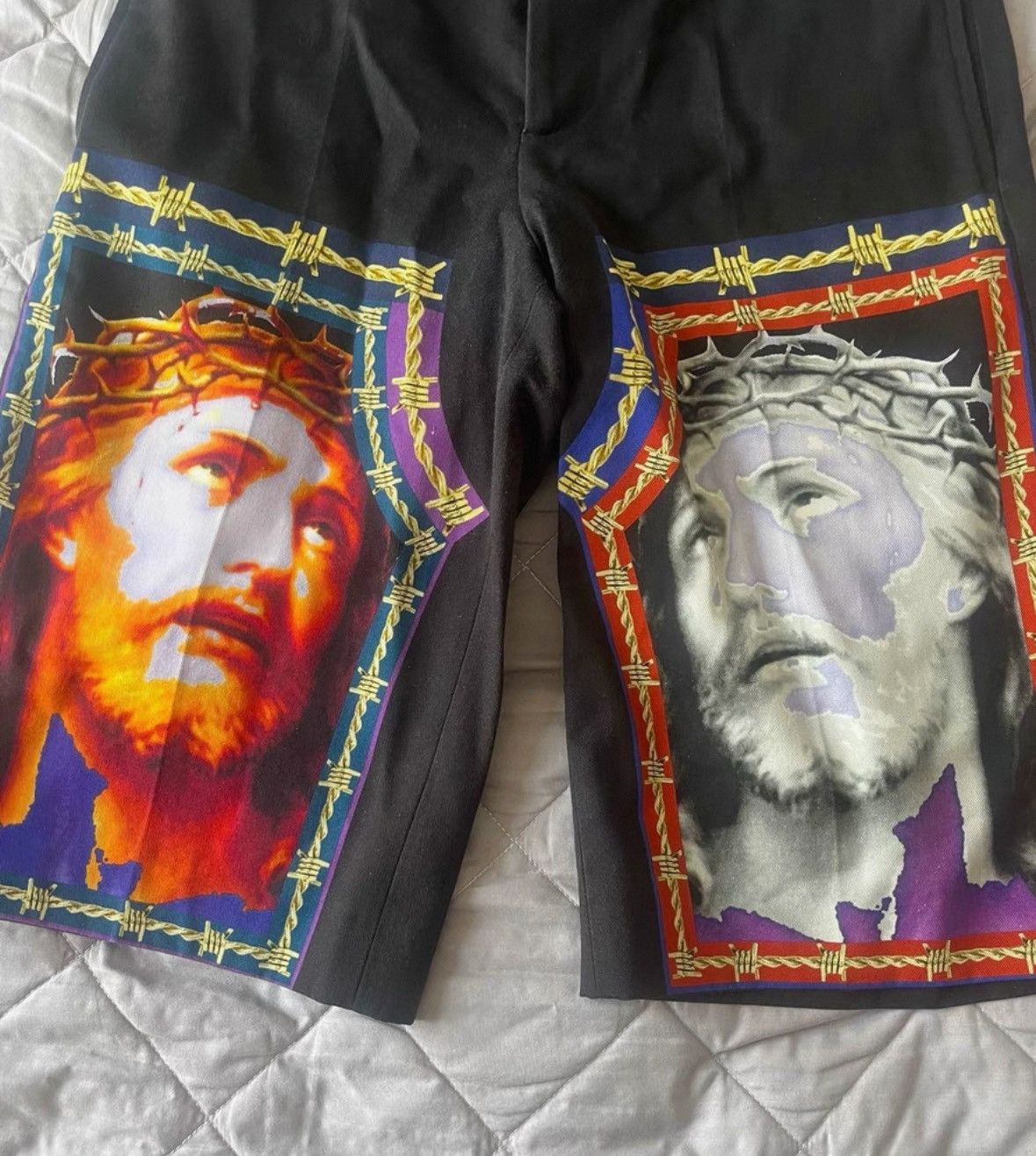 Givenchy Givenchy Black Character Printed Shorts size44 Size US 44 / EU 60 - 3 Thumbnail