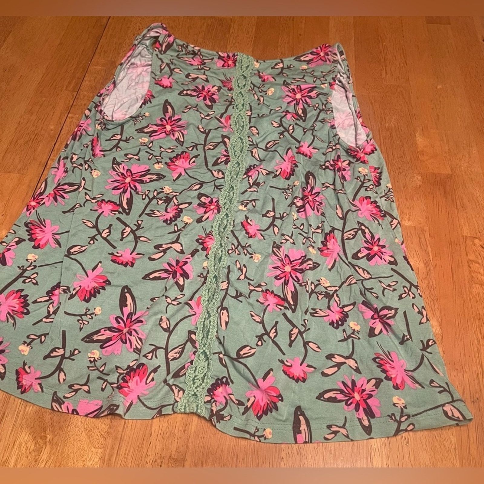The Unbranded Brand Matilda Jane Weekend Away floral print tank top, size Medium Size M / US 6-8 / IT 42-44 - 3 Thumbnail