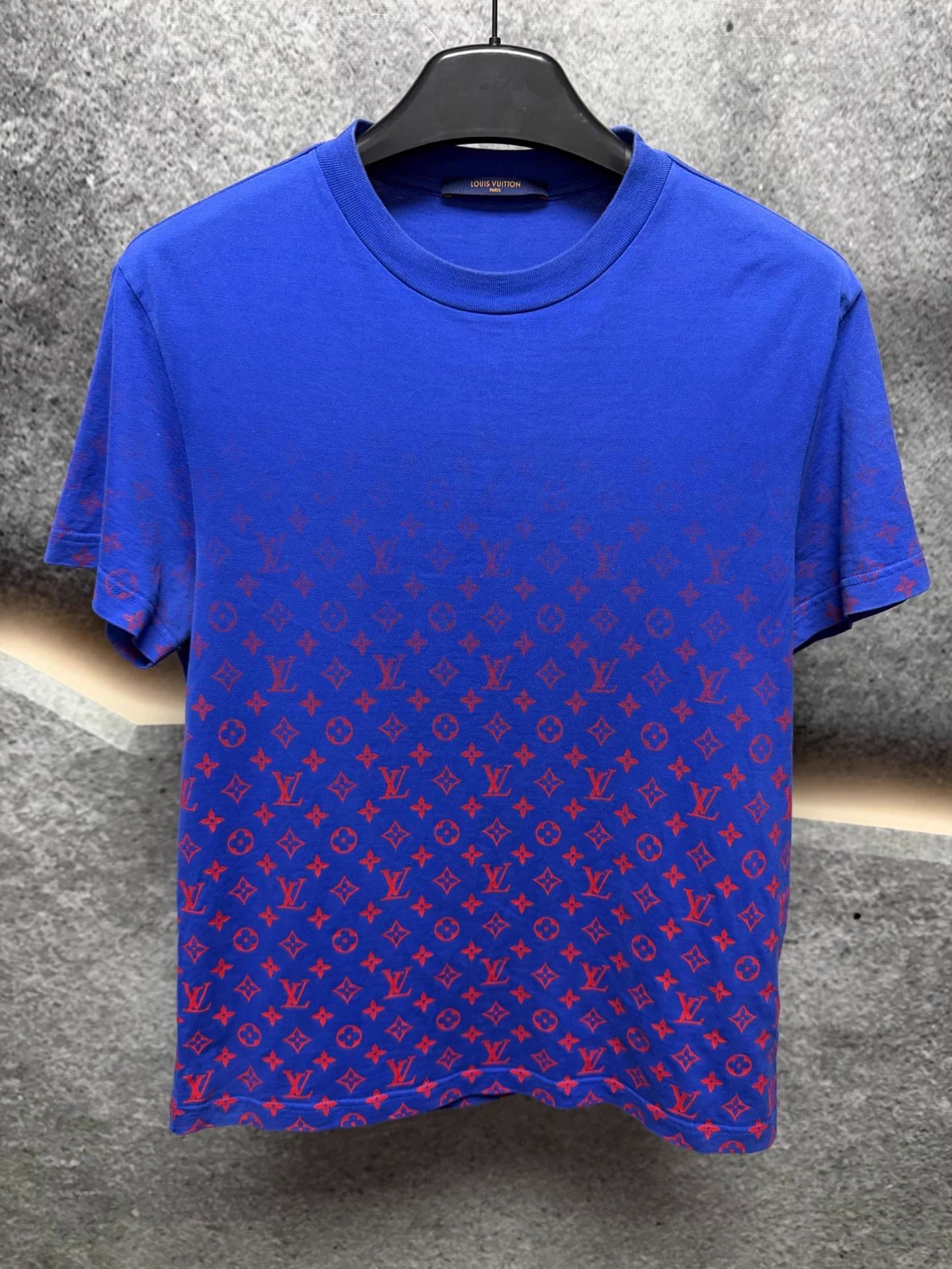 Louis Vuitton LV blue gradient monogram S tee mint Size US S / EU 44-46 / 1 - 1 Thumbnail