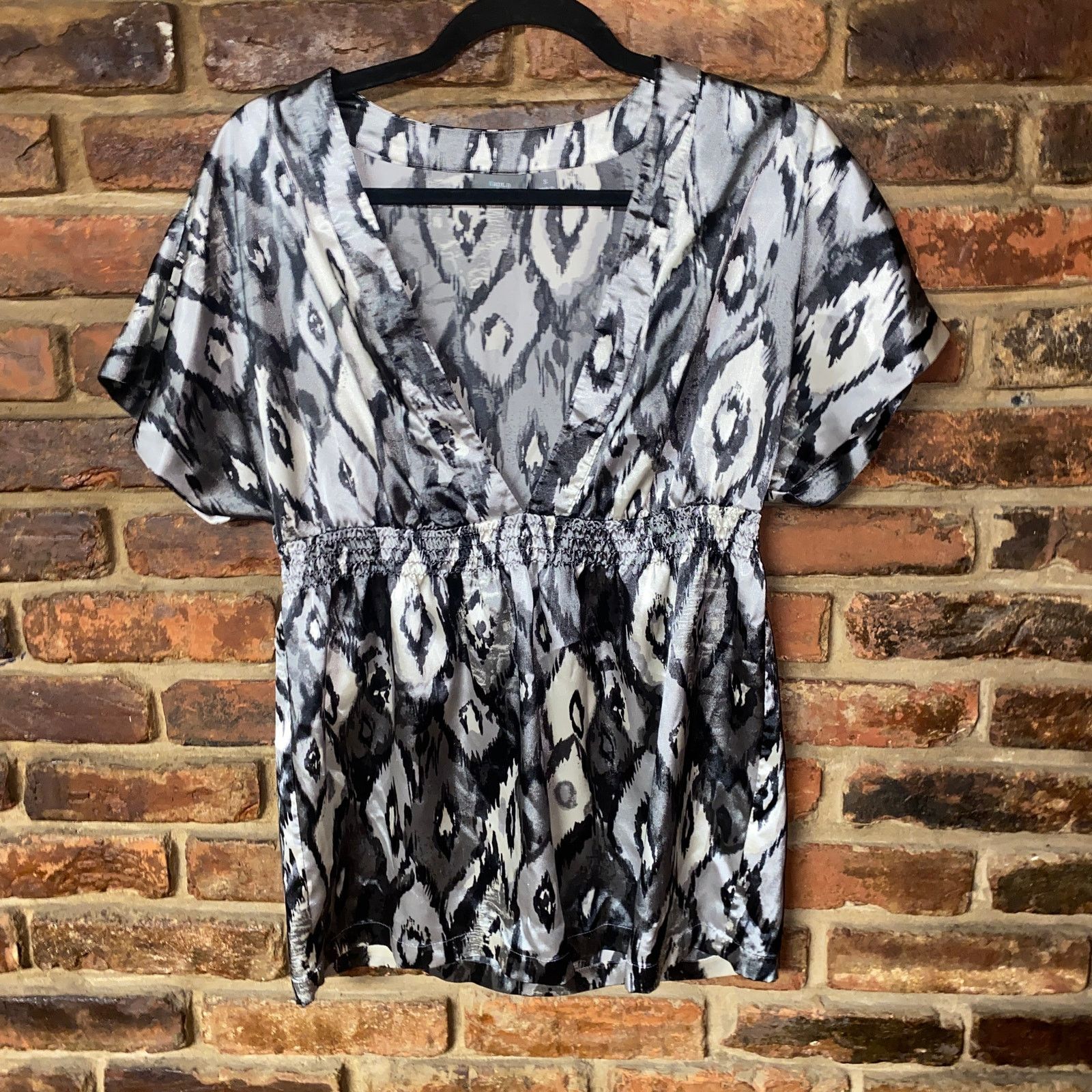 Apt. 9 Apt. 9 Gray Black Printed Short Sleeve V-Neck Top Size Small Size S / US 4 / IT 40 - 1 Thumbnail