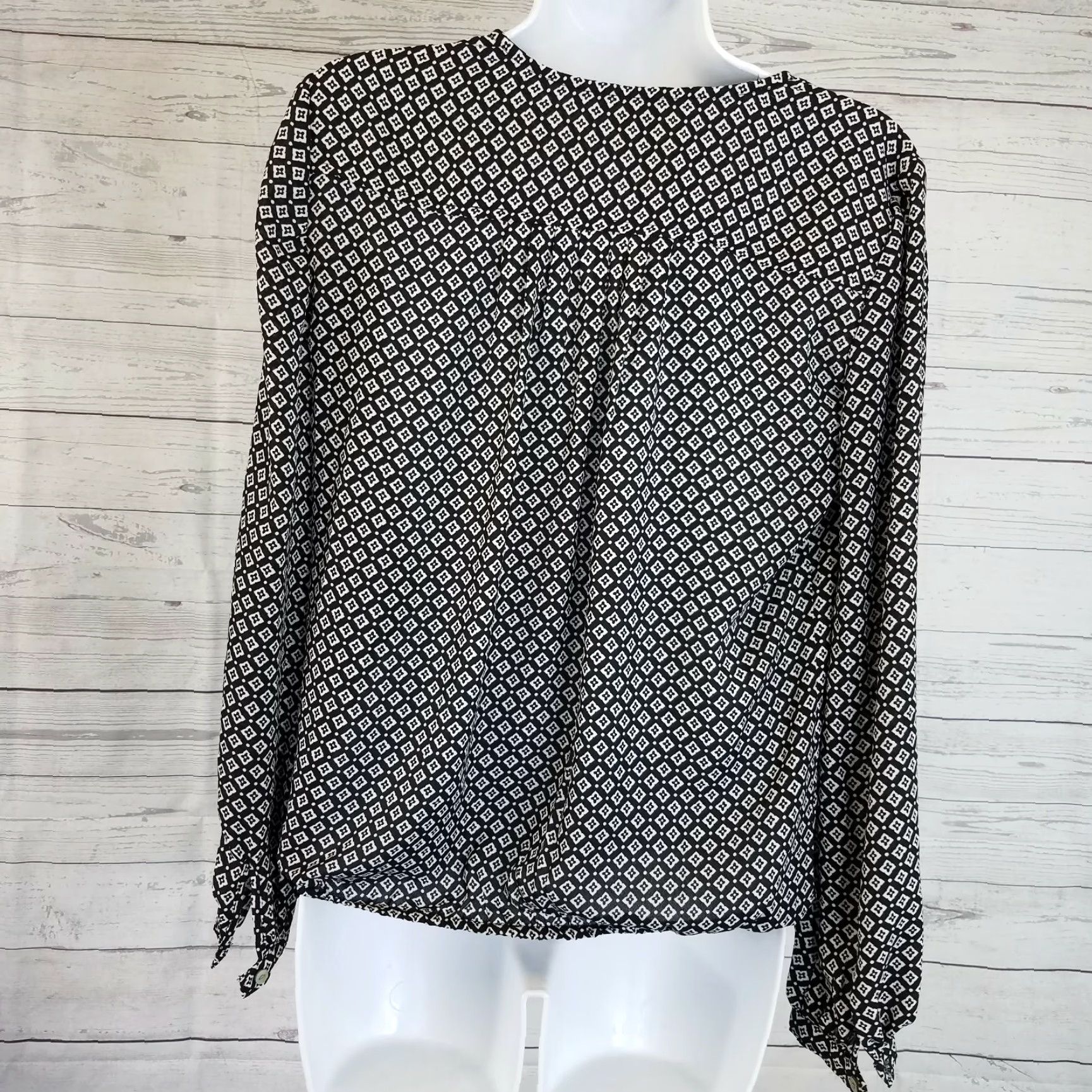 Vintage Max Studio Blouse XS Womens Floral Long Sleeve V-Neck Black White Shirt Ladies Size XS / US 0-2 / IT 36-38 - 3 Thumbnail