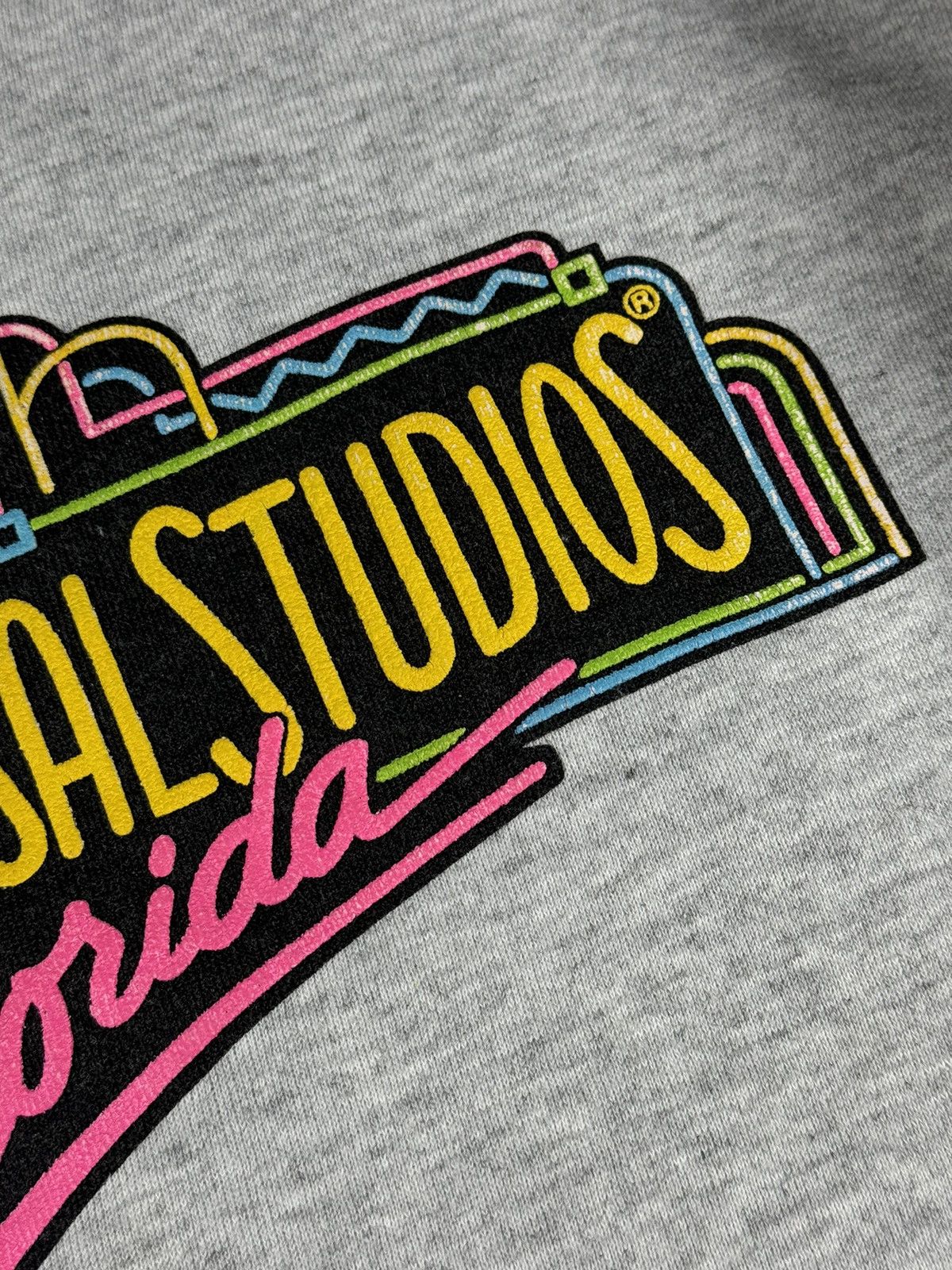 Universal Studios × Vintage Vintage 90s Universal Studios Crewneck Sweatshirt Spellout Size US L / EU 52-54 / 3 - 6 Thumbnail