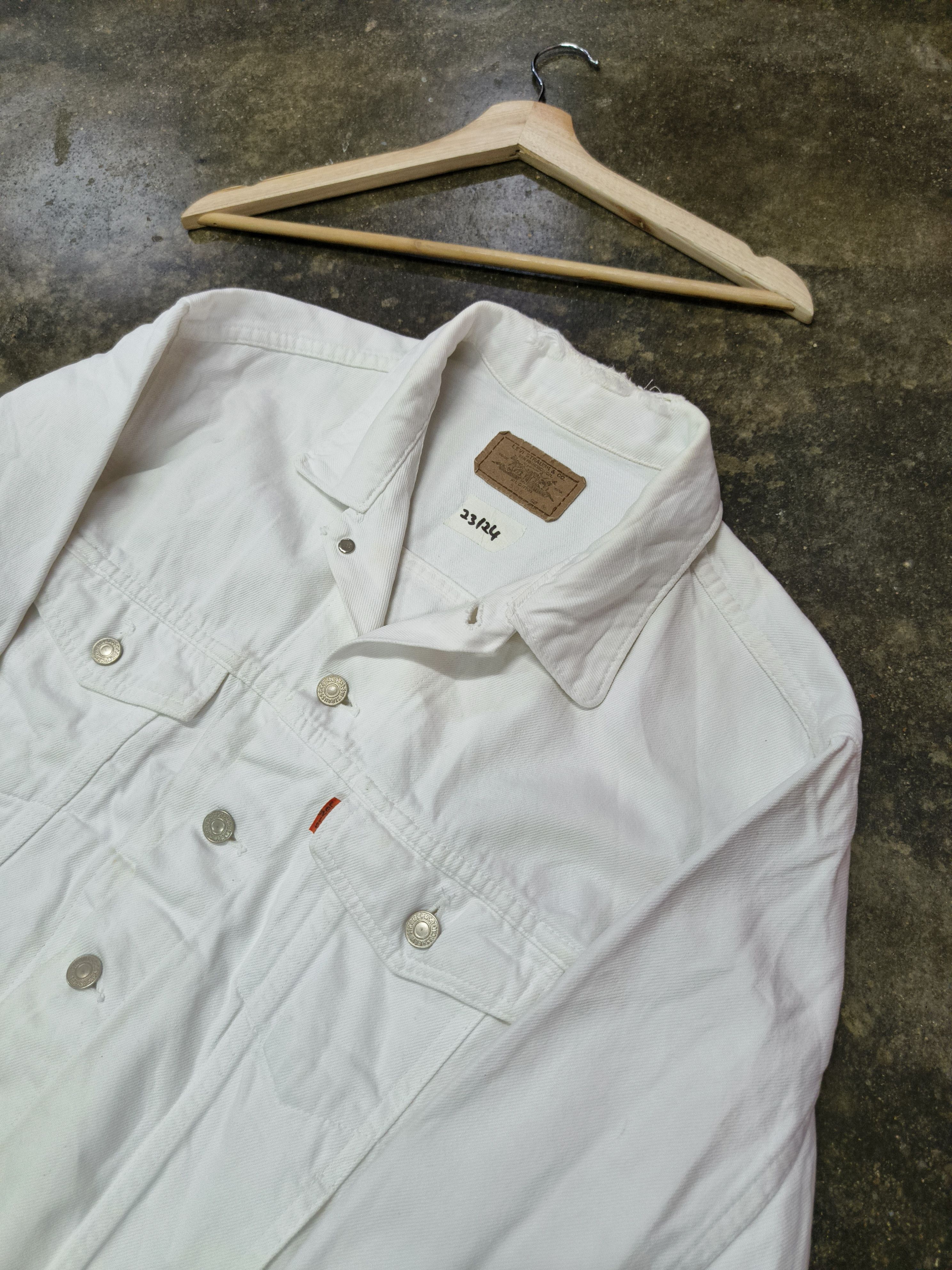 LVC VTG LEVIS ORANGE TAGS WHITE DENIM JACKET DISTRESSED Size US M / EU 48-50 / 2 - 3 Thumbnail