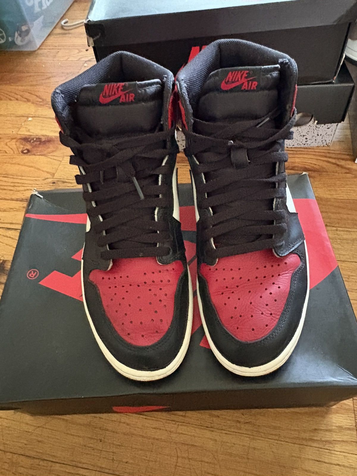 Jordan Brand Air Jordan Retro 1 Bred toe Size US 11 / EU 44 - 7 Thumbnail