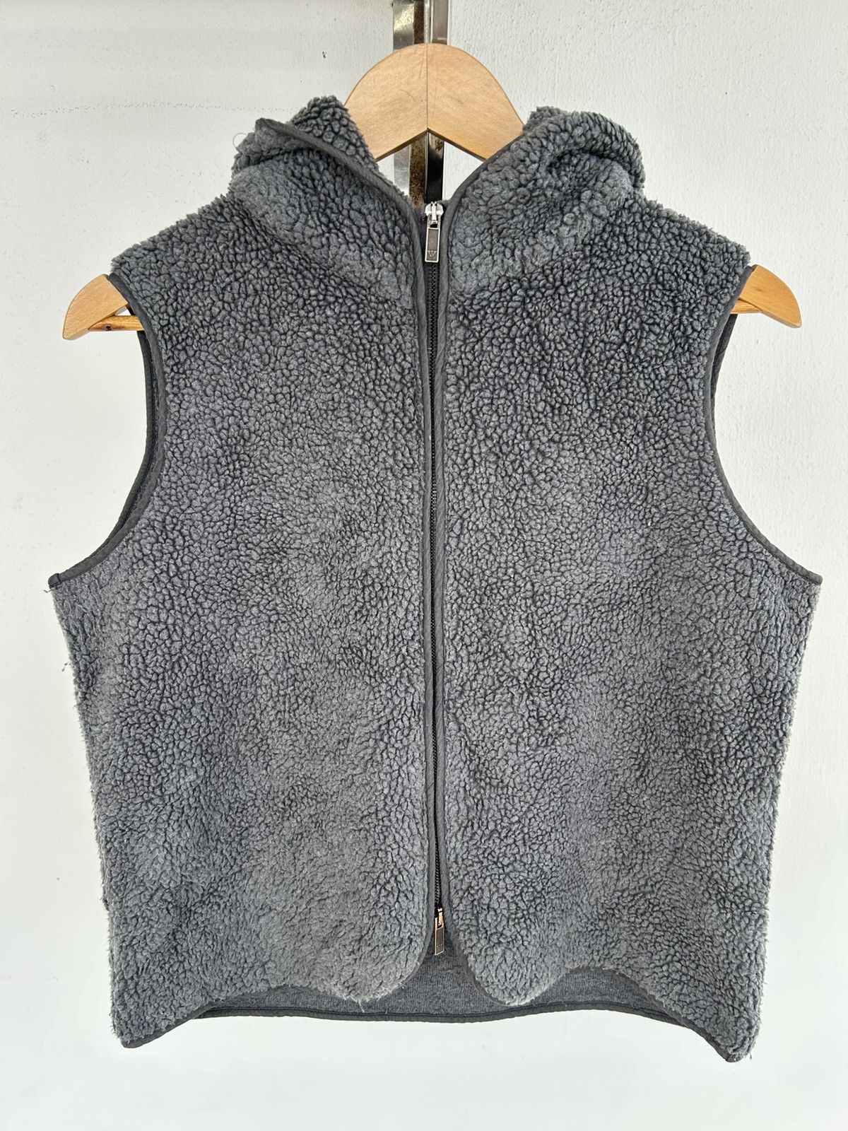 Emporio Armani Emporio Armani Vintage Fleeve Sleeveless Hoodie Zip up Size US L / EU 52-54 / 3 - 1 Thumbnail
