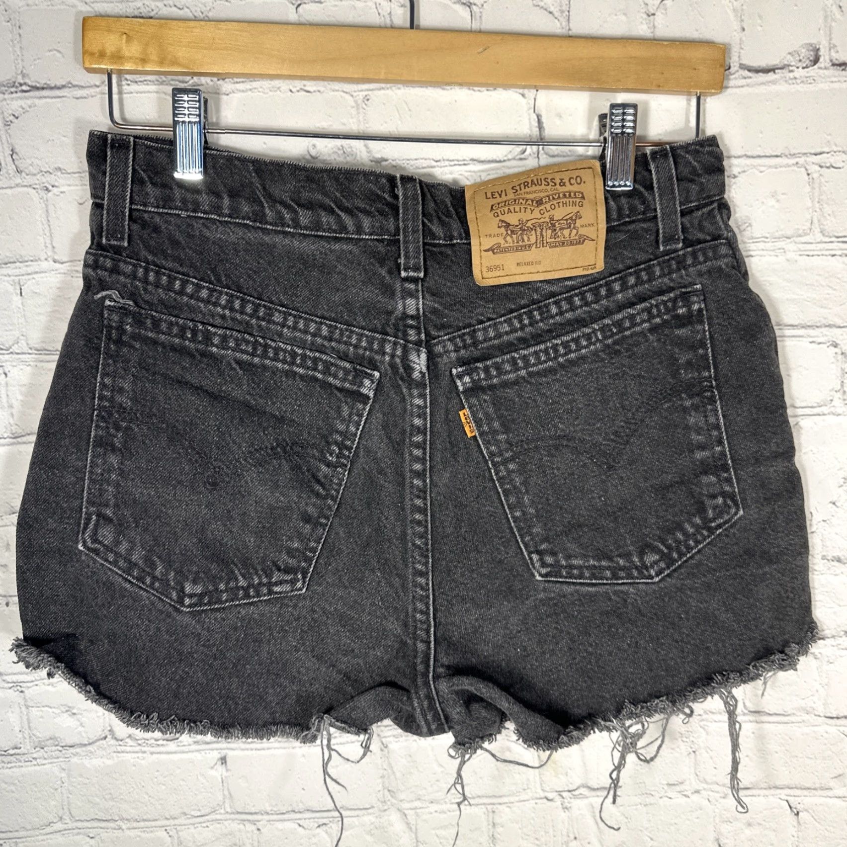 Levi's VINTAGE Levi's Orange Tab Jean Shorts Women's Size 8 Black Denim Bottoms Size 30" / US 8 / IT 44 - 4 Thumbnail