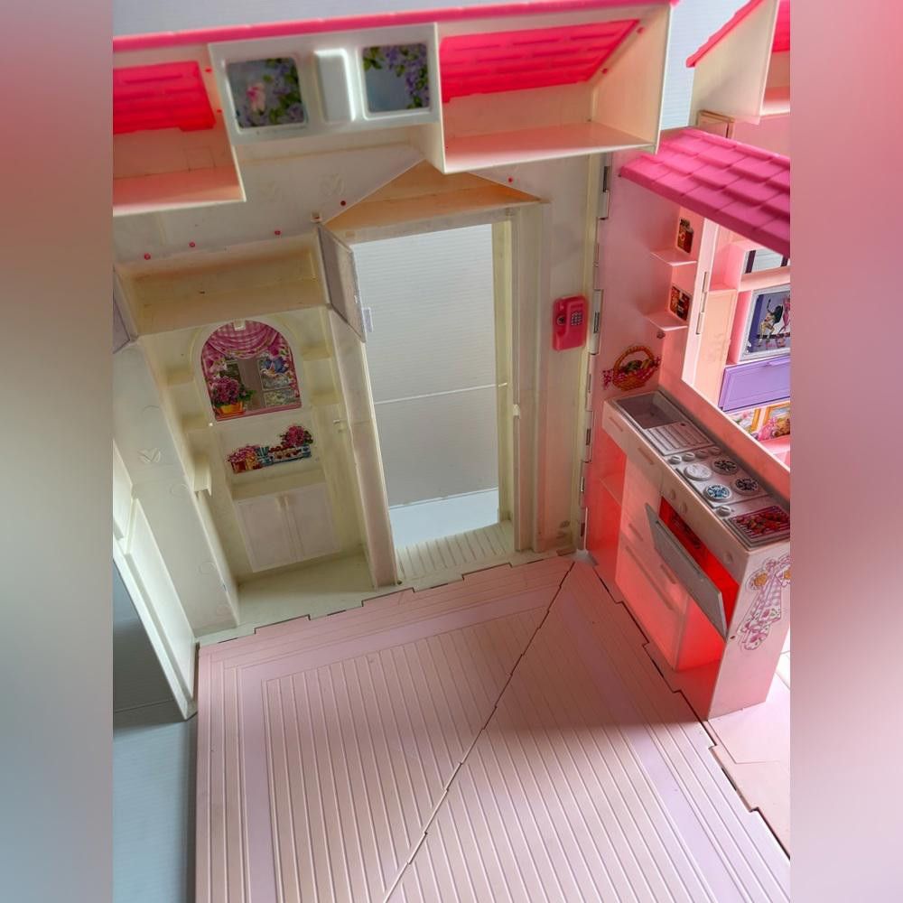 Designer Vintage 1996 Mattel Barbie Folding Portable House Size ONE SIZE - 4 Thumbnail