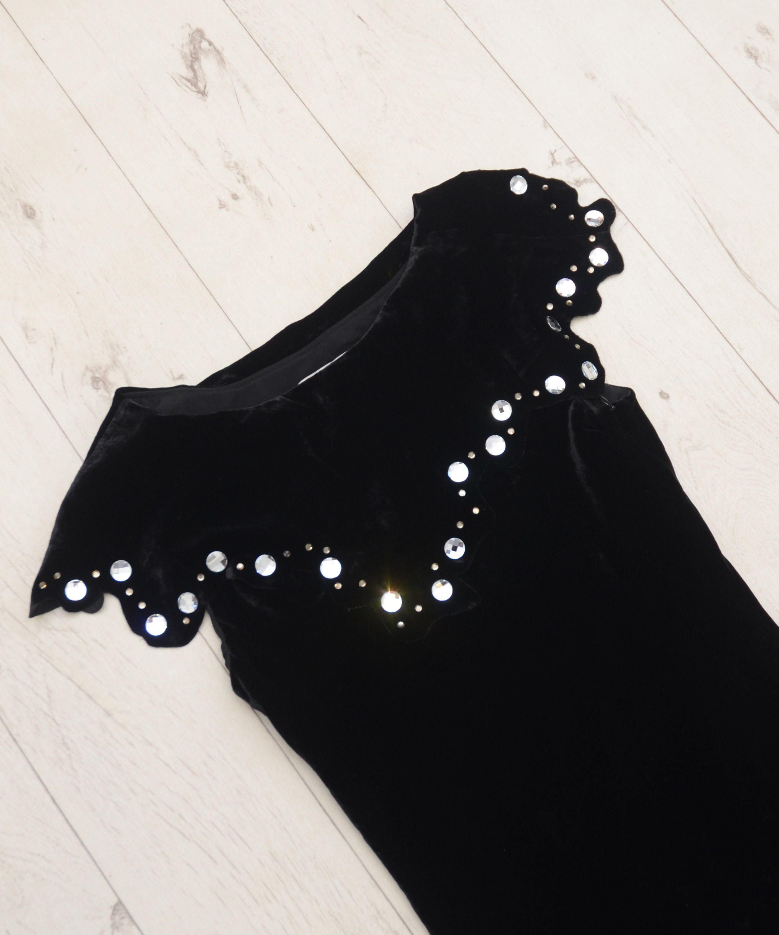 Armani Luxury Emporio Armani Elite Black Velvet Dress Crystal Size S / US 4 / IT 40 - 8 Thumbnail