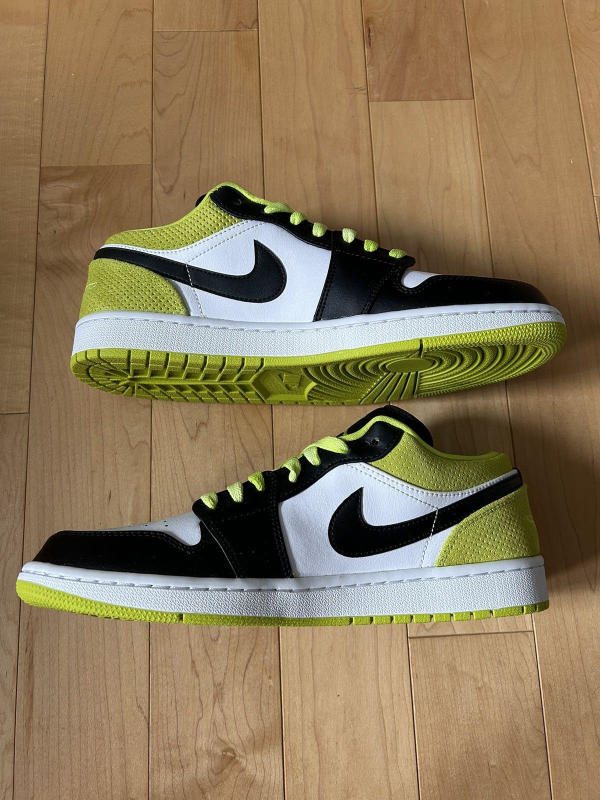 Nike Jordan 1 Low “Black Cyber” Size US 9.5 / EU 42-43 - 3 Thumbnail