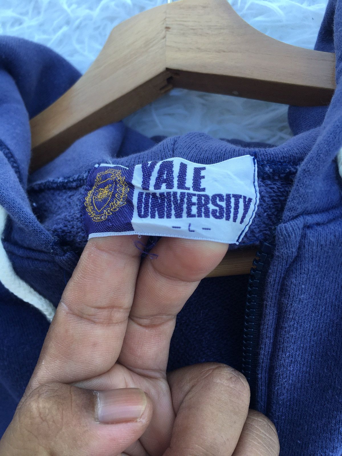 Vintage Rare Vintage Yale University Sweater Hoodie Size US L / EU 52-54 / 3 - 15 Thumbnail