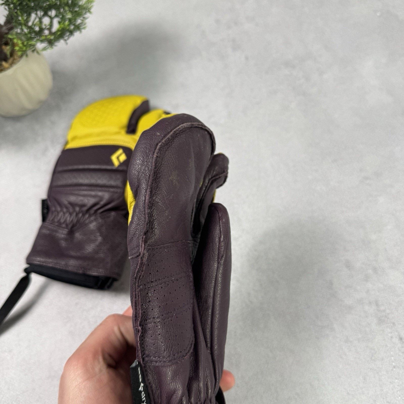 Black Diamond Black Dimond Spark Angel Finger Bordeaux Sulfur Gloves Size ONE SIZE - 4 Thumbnail