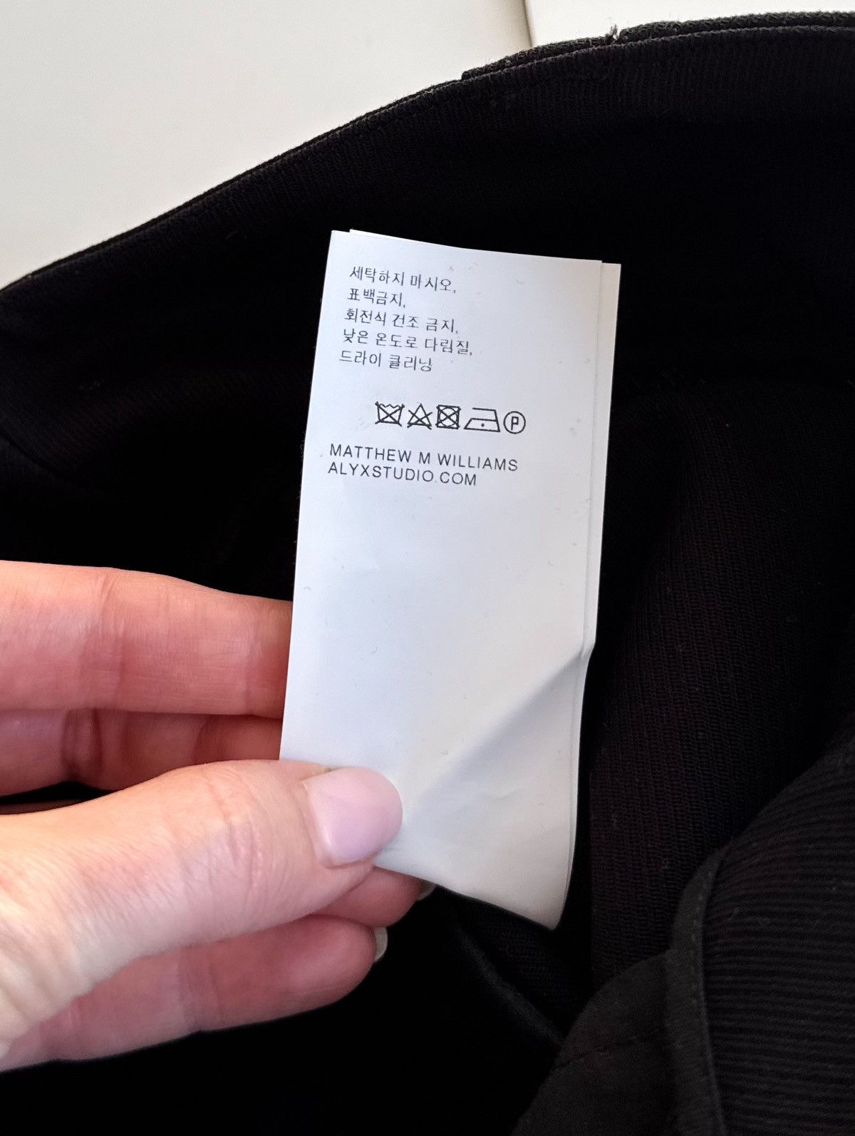 1017 ALYX 9SM 1017 ALYX 9SM Crescent Zip Pants Black cotton made in Italy Size US 36 / EU 52 - 12 Thumbnail