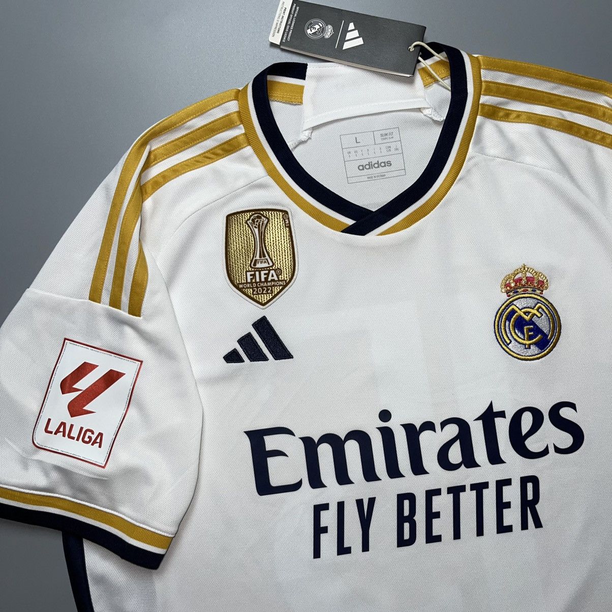 Adidas × Vintage NWT REAL MADRID 2023/2024 FOOTBALL HOME JERSEY #15 VALVERDE Size US L / EU 52-54 / 3 - 4 Thumbnail