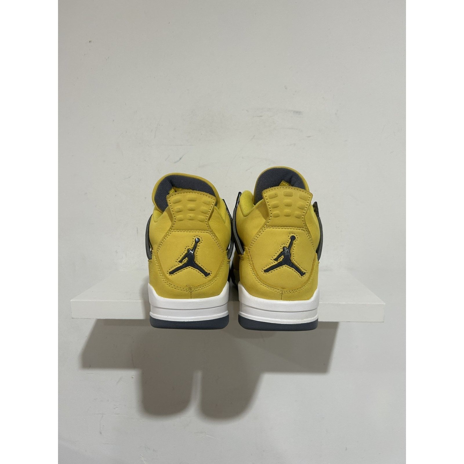 Nike JORDAN 4 RETRO LIGHTNING SIZE 9 PREOWNED Size US 9 / EU 42 - 2 Thumbnail