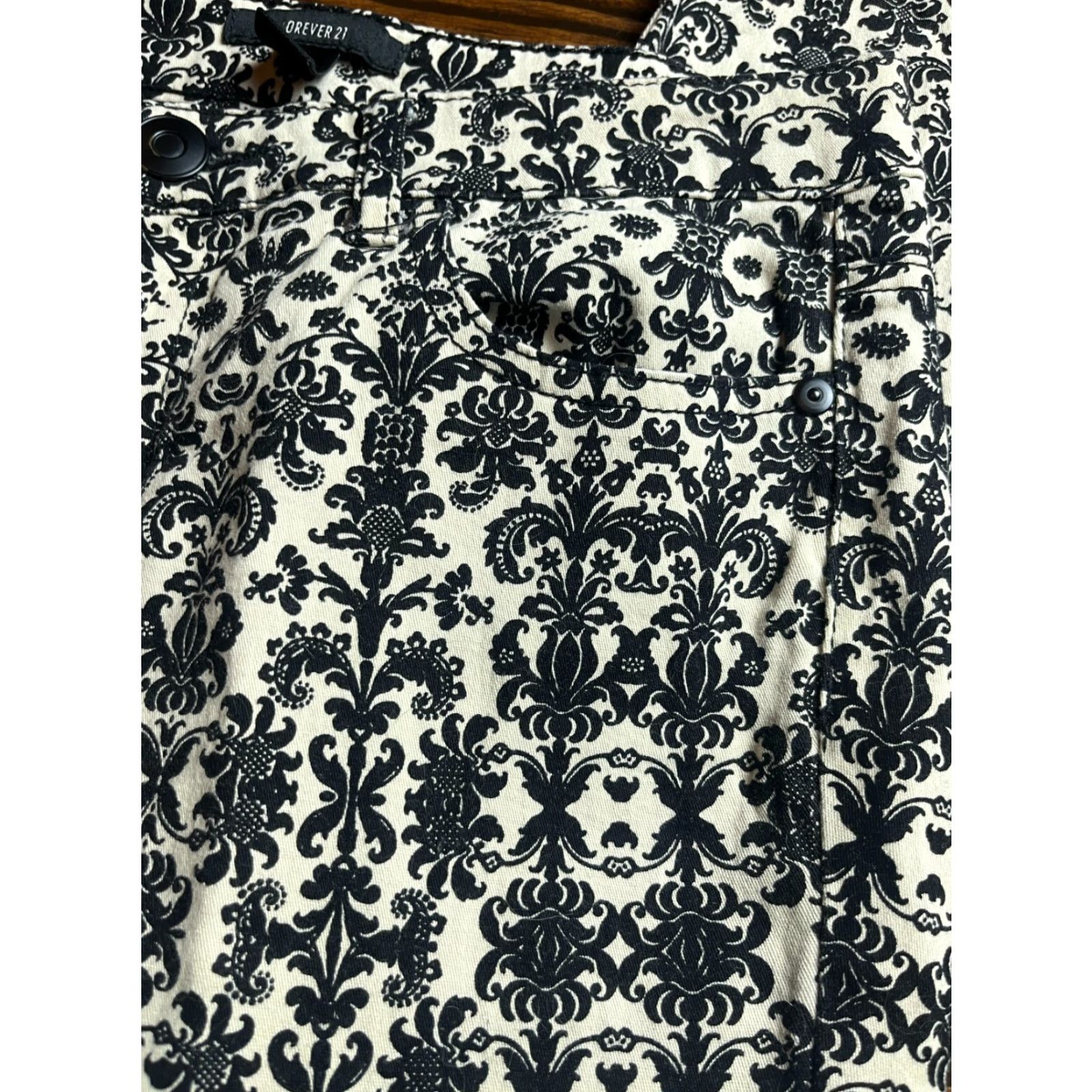 Forever 21 FOREVER 21 Jeans Women's 27 Skinny Floral Pockets Brown Black Tan Regular Inseam 28.5 in 27 Pockets Womens Vintage: No Size 27" / US 4 / IT 40 - 3 Thumbnail
