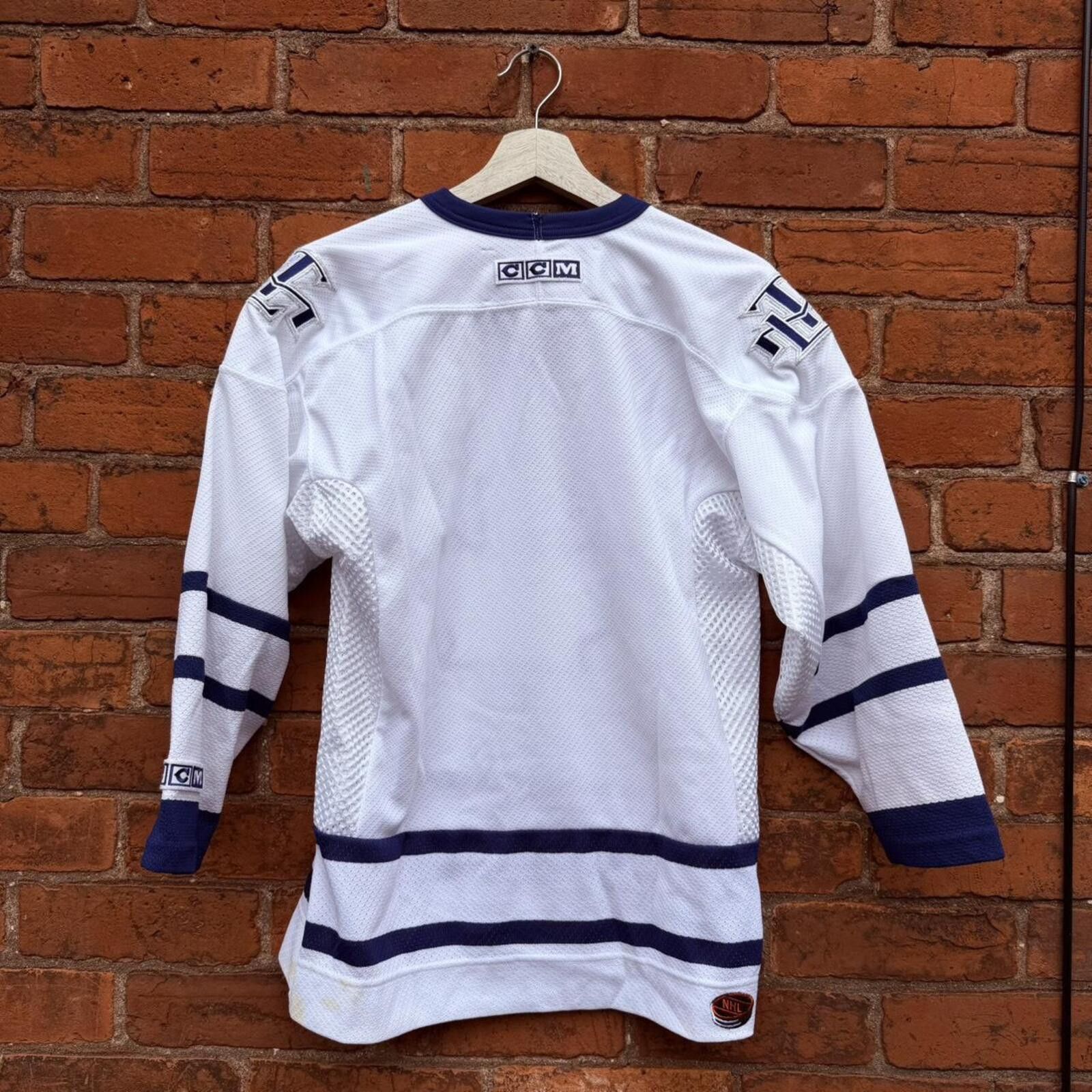 Ccm Vintage Toronto maple leafs jersey 00s youth L/XL Size US XL / EU 56 / 4 - 6 Thumbnail