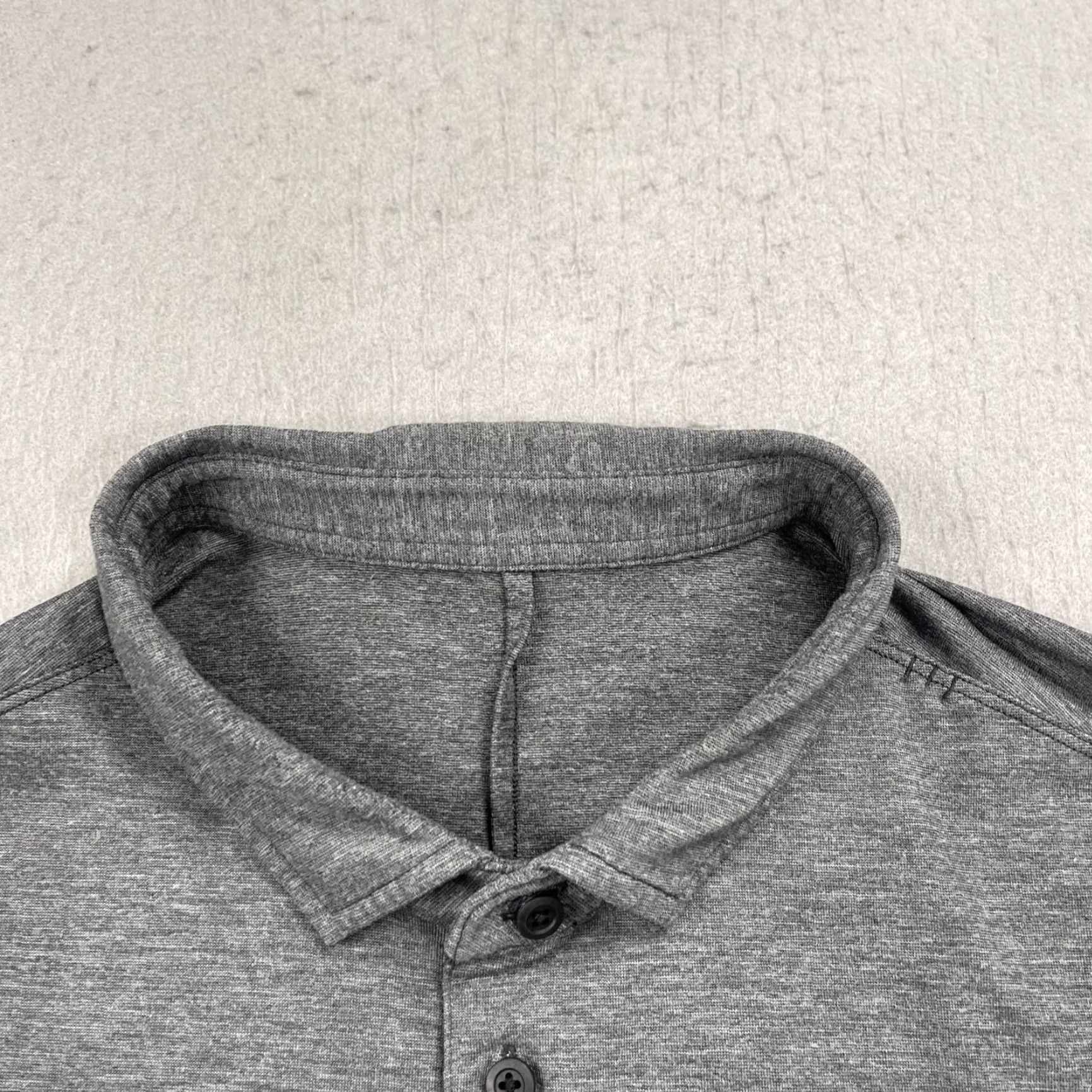 Lululemon Lululemon Polo Shirt Mens Large Gray Performance Evolution Short Sleeve Golf Shirt Size US L / EU 52-54 / 3 - 3 Thumbnail
