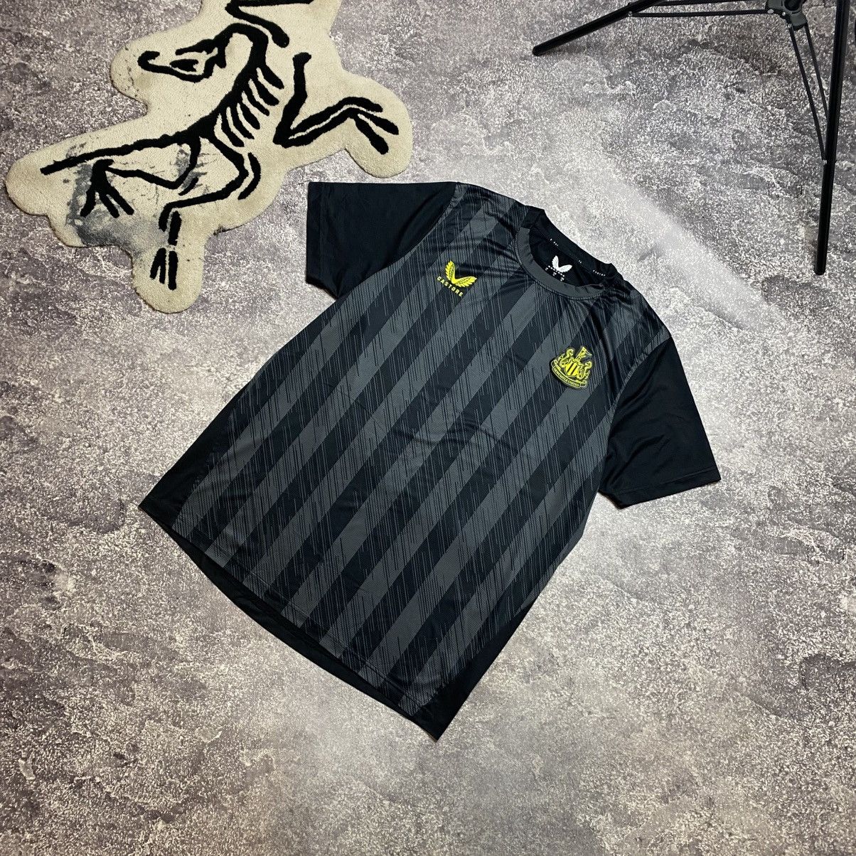 Vintage Vintage Castore Newcastle United Small logo soccer jersey Size US XL / EU 56 / 4 - 1 Thumbnail