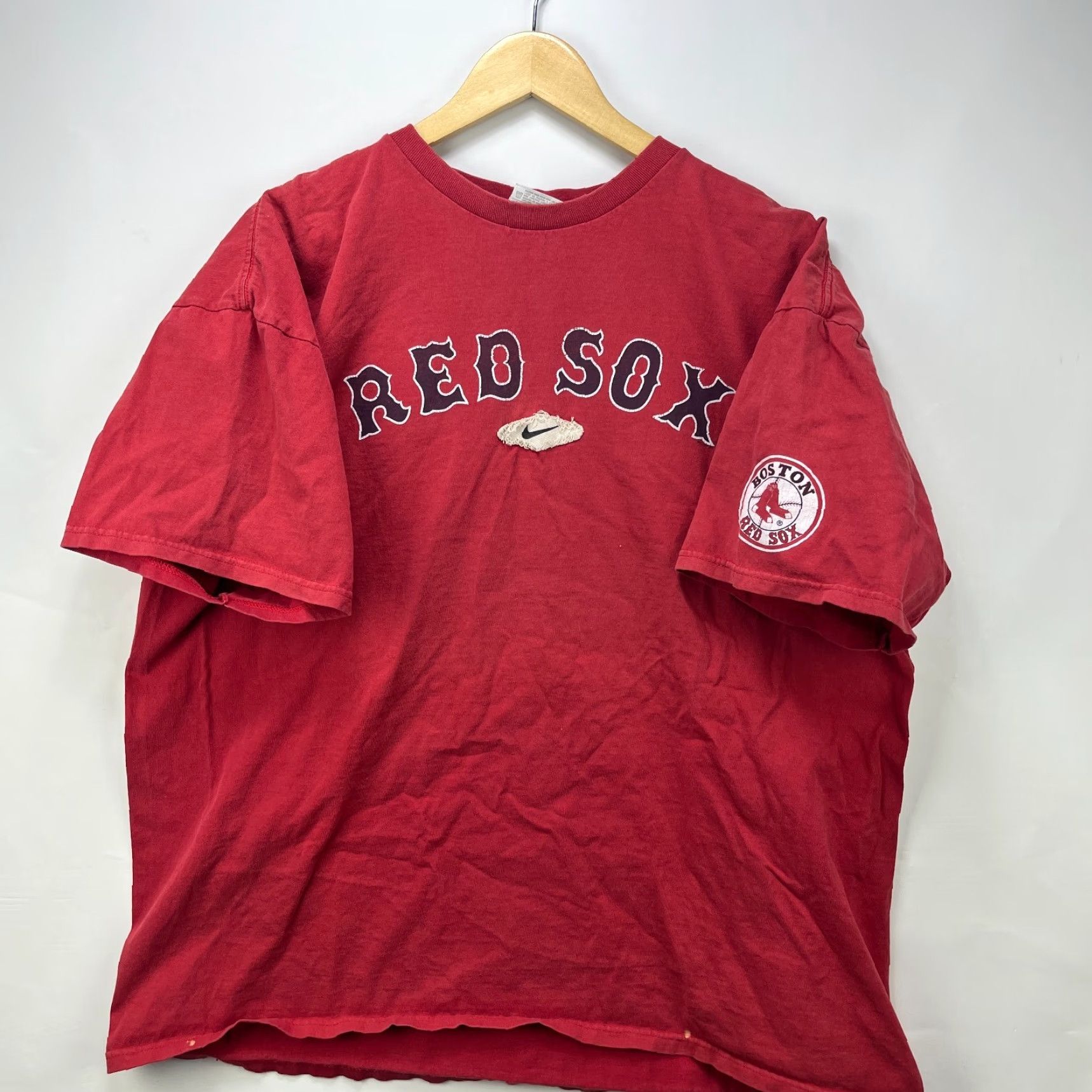 Nike VINTAGE Nike Boston Red Sox Mid Swoosh T-shirt XL Size US XL / EU 56 / 4 - 2 Thumbnail